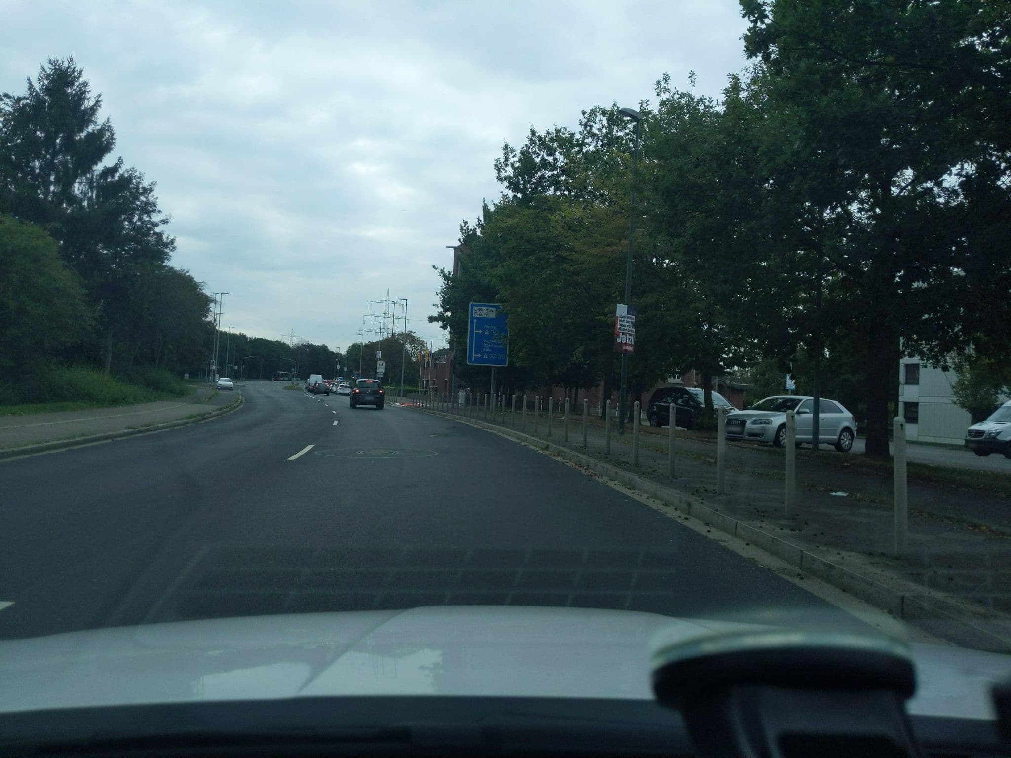 Street view near Park Inn by Radisson Düsseldorf Süd, Wersten — © littlefool (CC BY-SA · Mapillary)