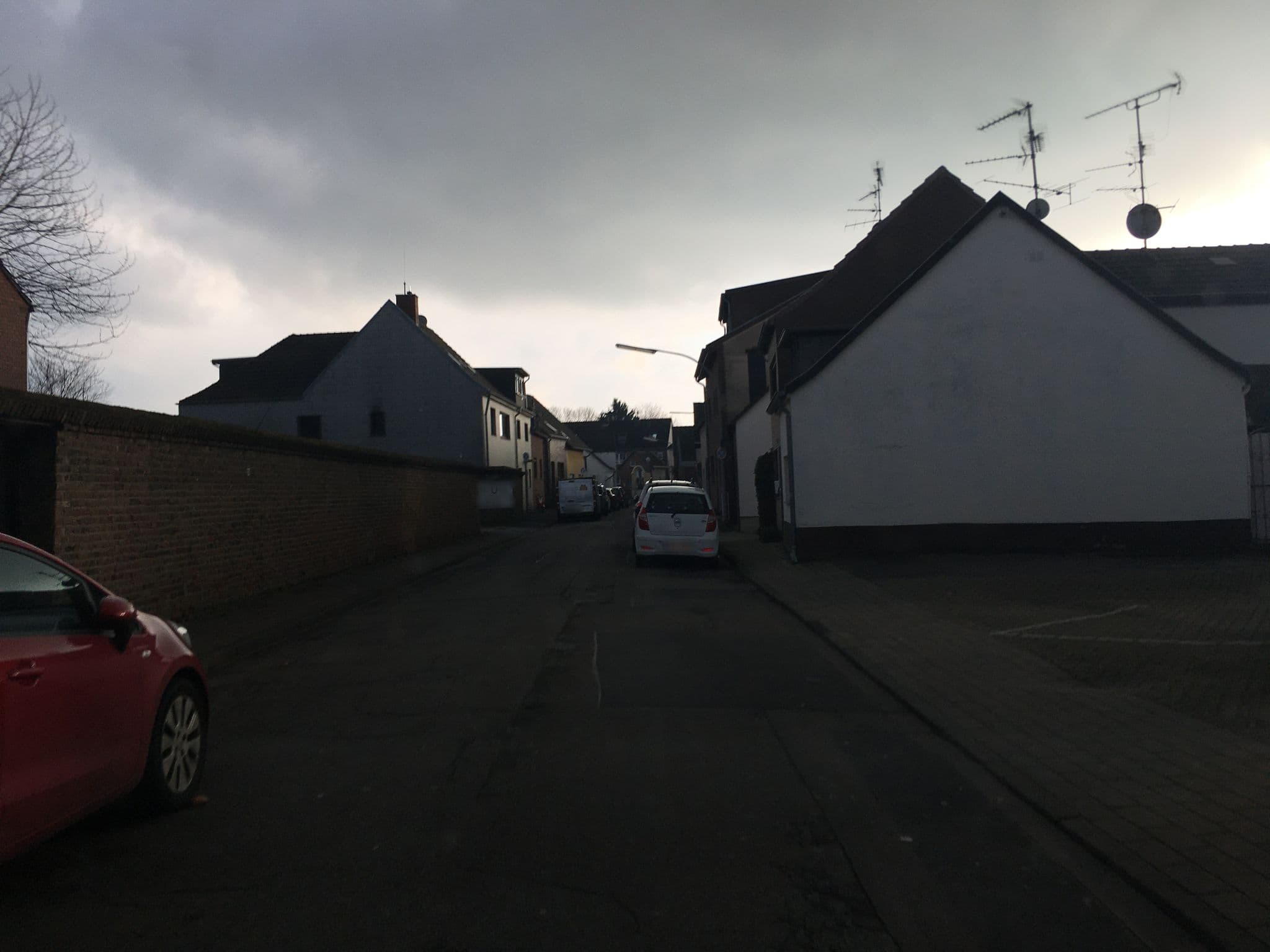 Street view near Hotel Matheisen / Restaurant "Der Wirsingkönig", Worringen — © raymond (CC BY-SA · Mapillary)