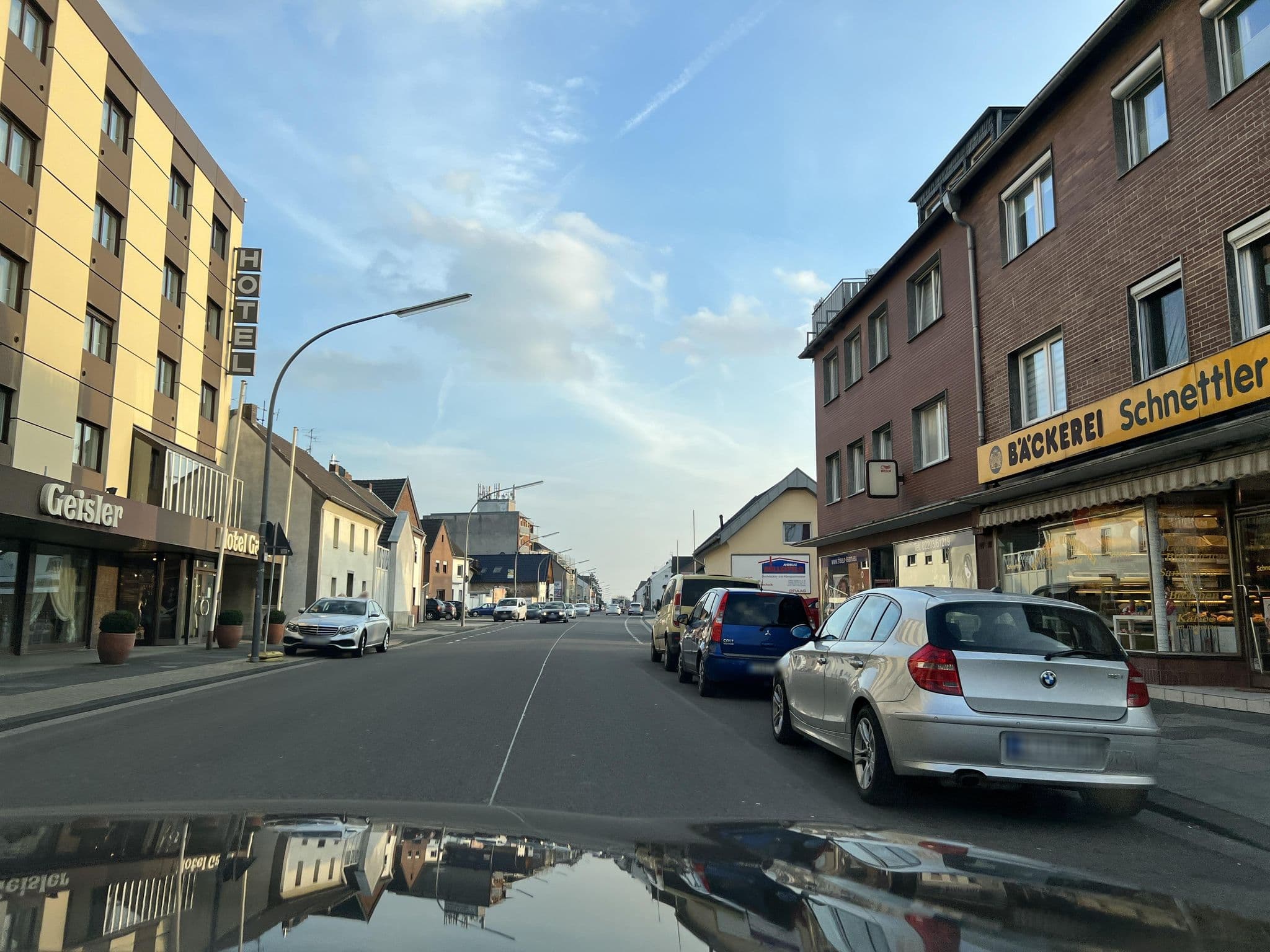 Street view near Hotel Geisler, Wahn-Heide — © map_dav (CC BY-SA · Mapillary)
