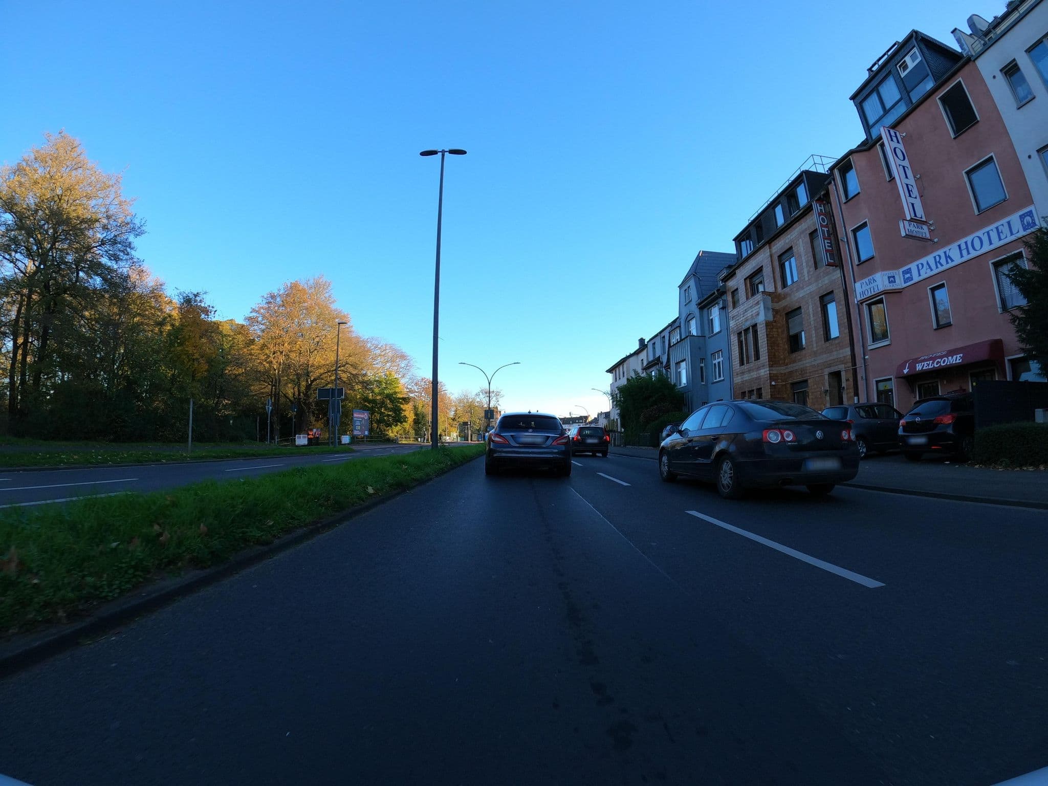 Street view near Park Hotel Cologne, Höhenberg — © phitec (CC BY-SA · Mapillary)