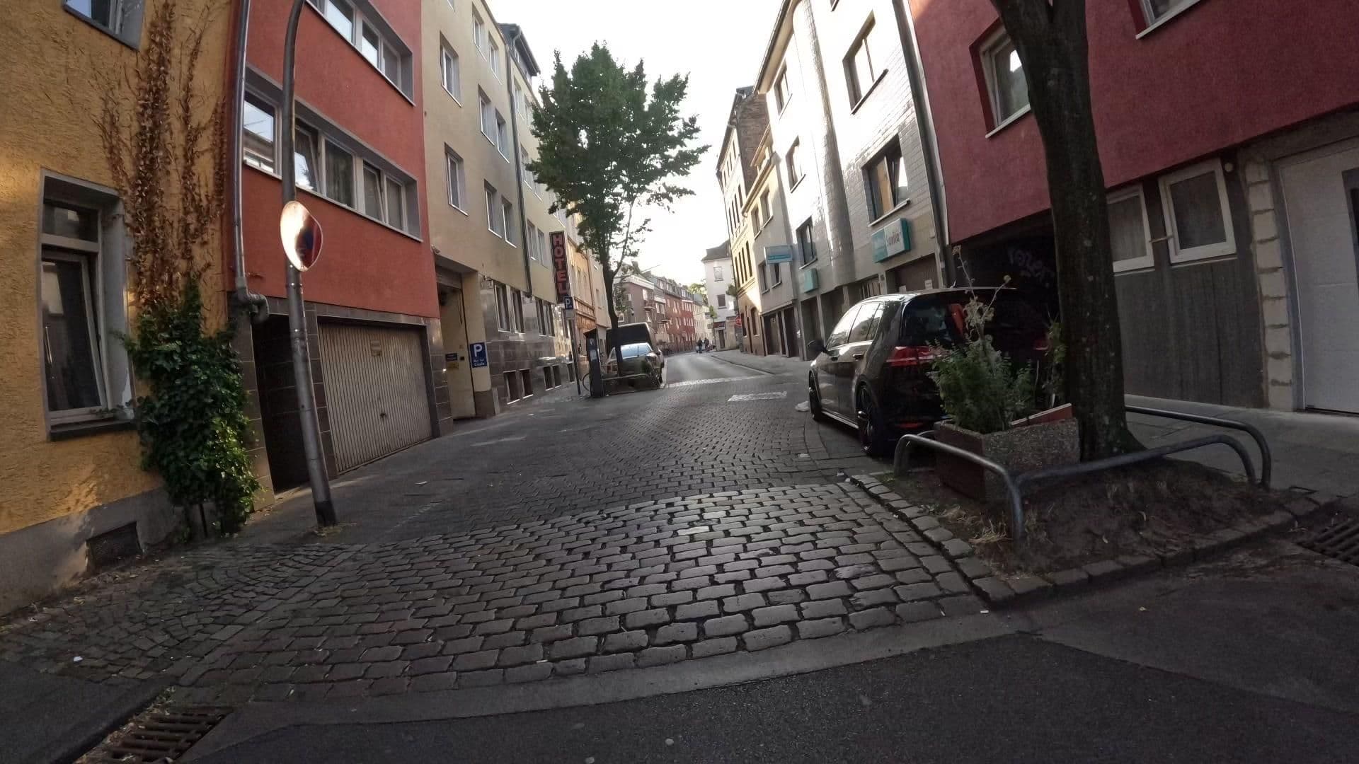Street view near Hotel Arena, Kalk — © marccologne (CC BY-SA · Mapillary)