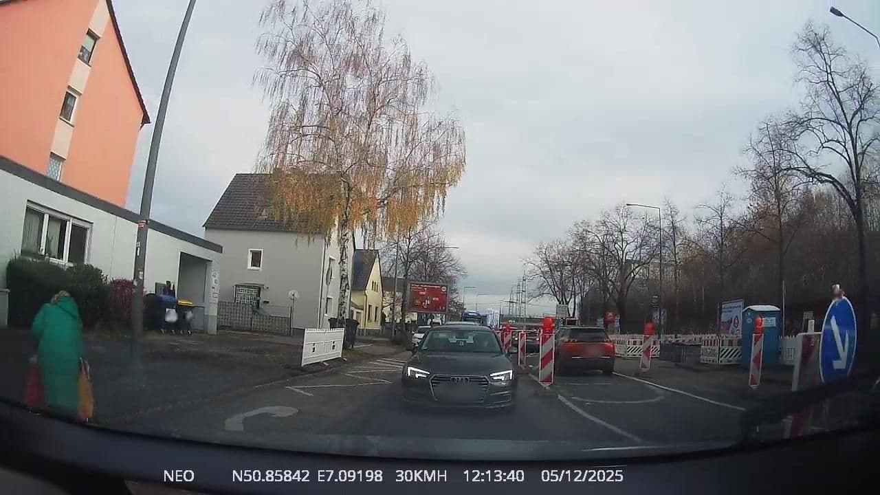 Street view near apartments colonge airport, Wahn-Heide — © TechniPorter (CC BY-SA · Mapillary)