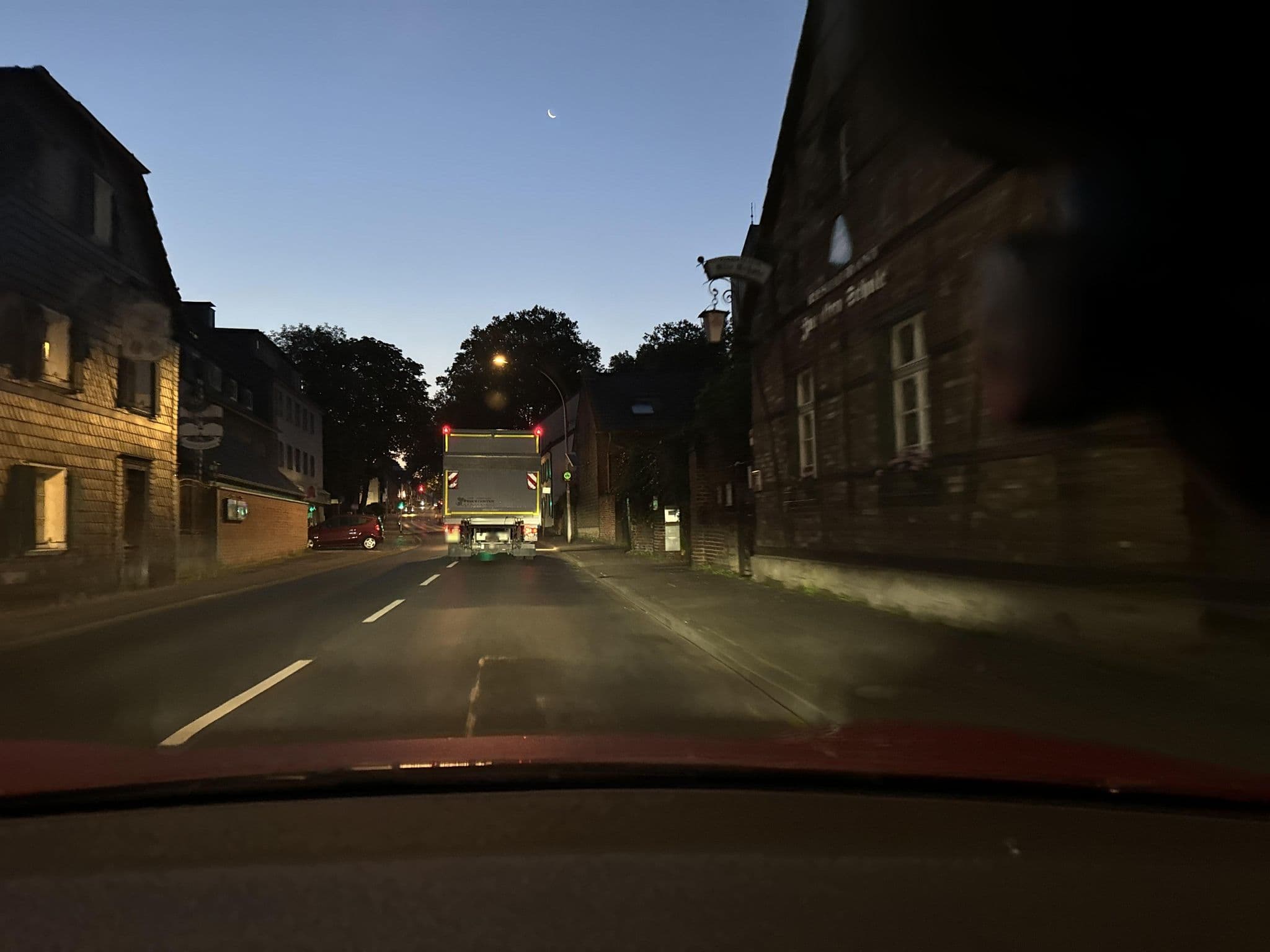 Street view near Gut Wistorfs, Rath — © maxd (CC BY-SA · Mapillary)