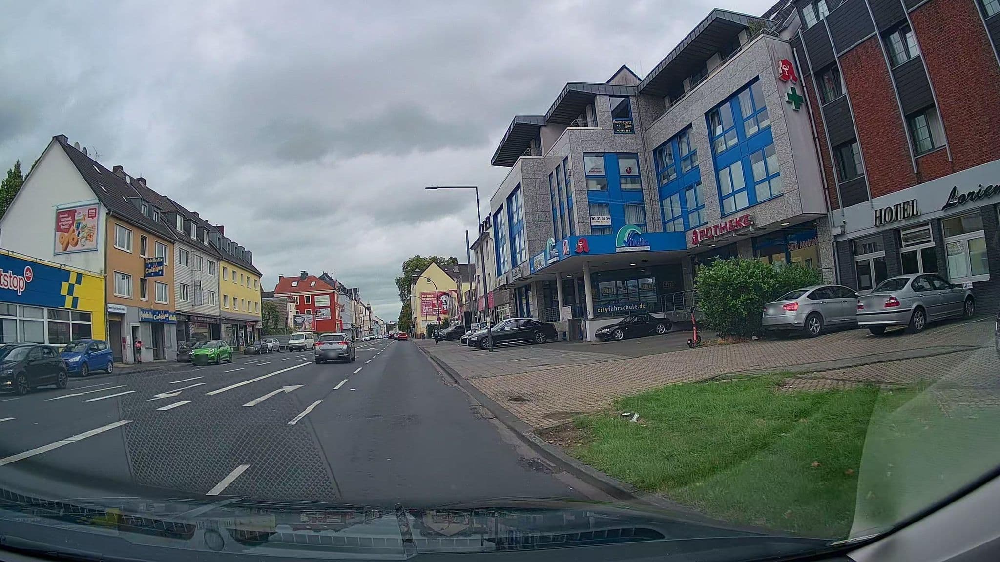 Street view near Hotel Bergischer Hof, Buchheim — © StefanS79 (CC BY-SA · Mapillary)