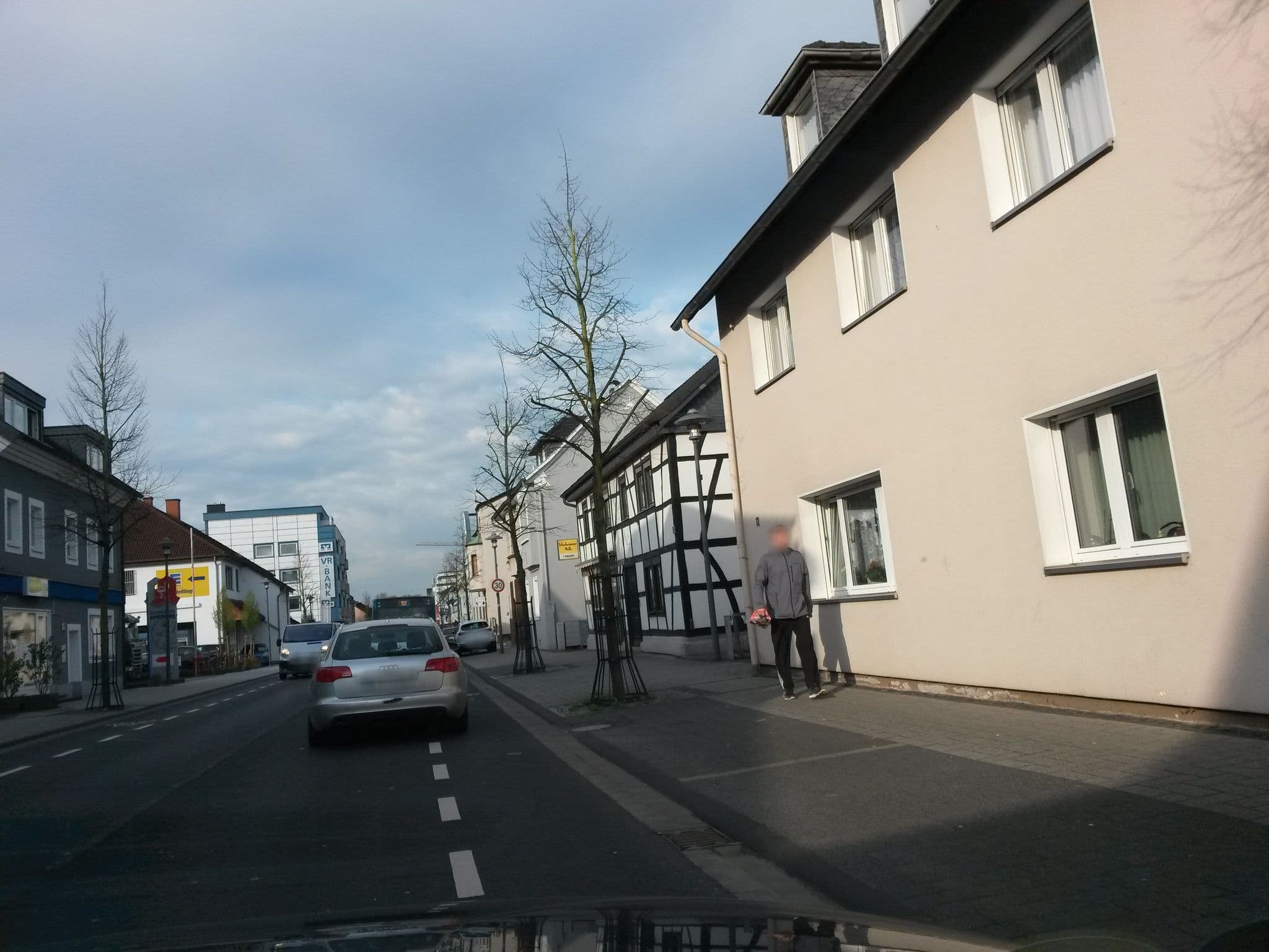 Street view near Hotel am Rathaus, Lohmar — © uwekoch (CC BY-SA · Mapillary)