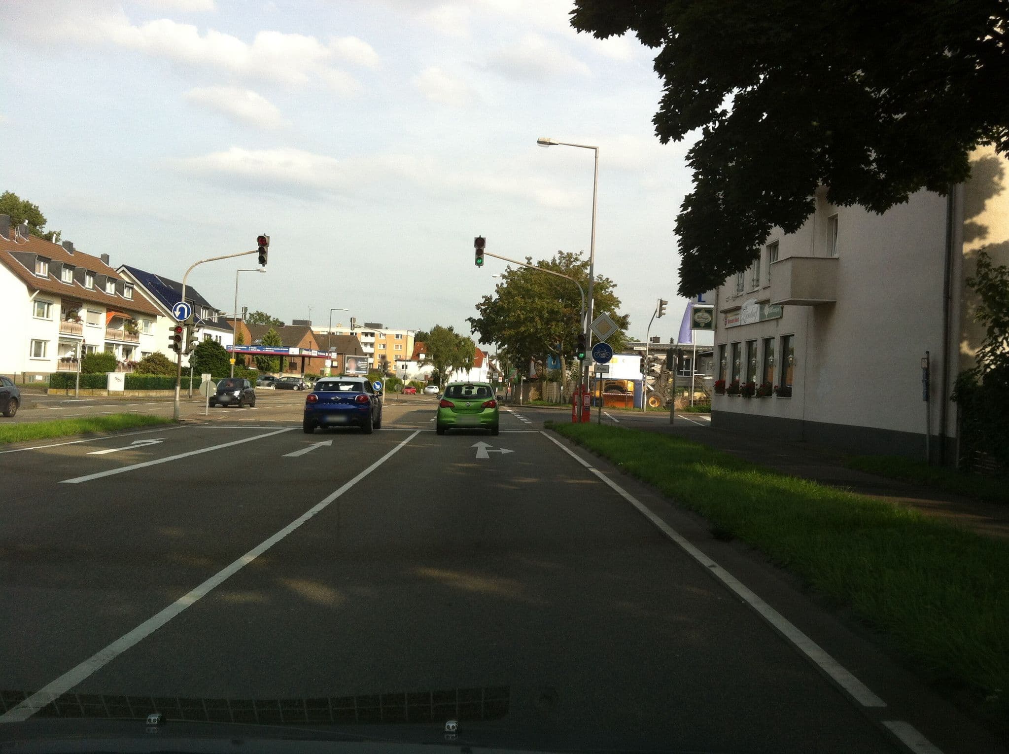 Street view near Hotel-Restaurant Zündorf, Rodenkirchen — © ifjj1ref (CC BY-SA · Mapillary)