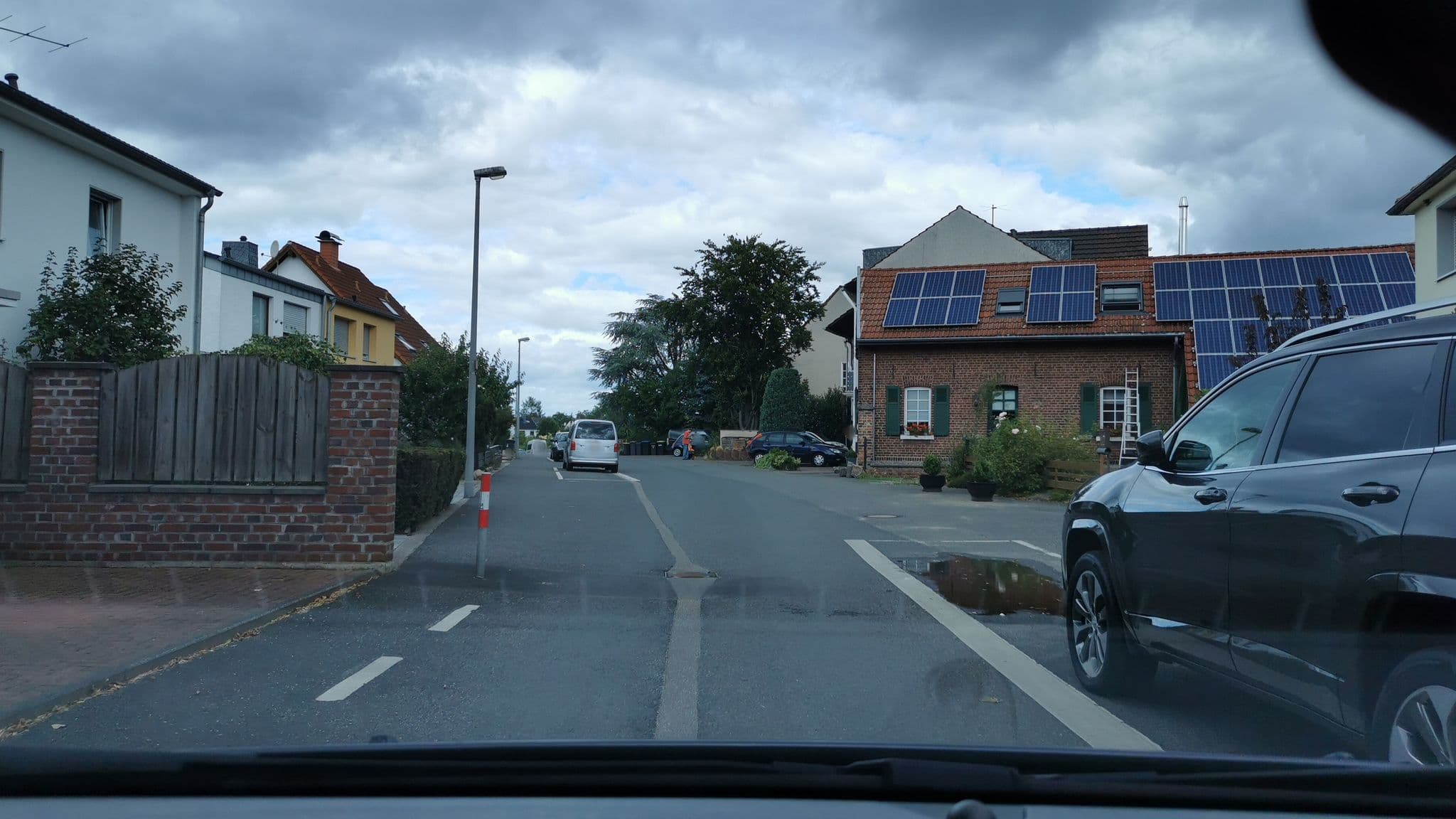 Street view near Cologne Country Lodge, Zündorf — © macguyverus (CC BY-SA · Mapillary)