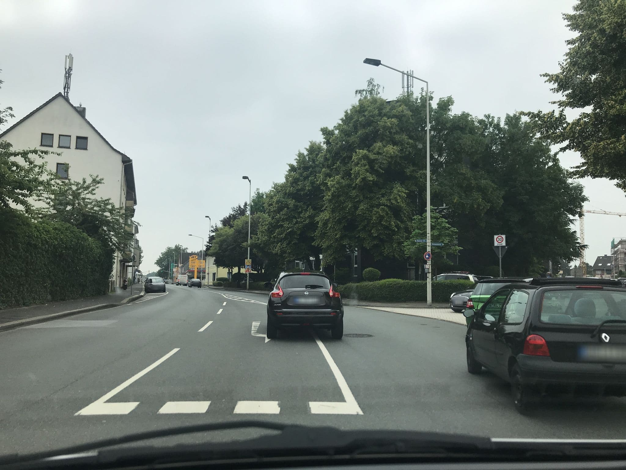 Street view near Apartmenthaus Lorbach, Ohligs — © saschahaberkorn (CC BY-SA · Mapillary)