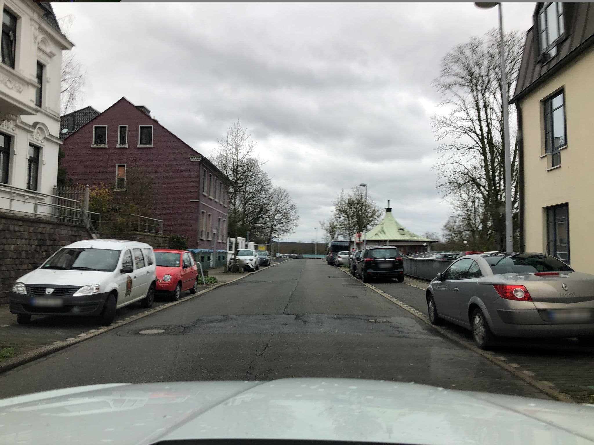 Street view near Hotel am Ruhrufer, Mülheim — © bogomil76 (CC BY-SA · Mapillary)