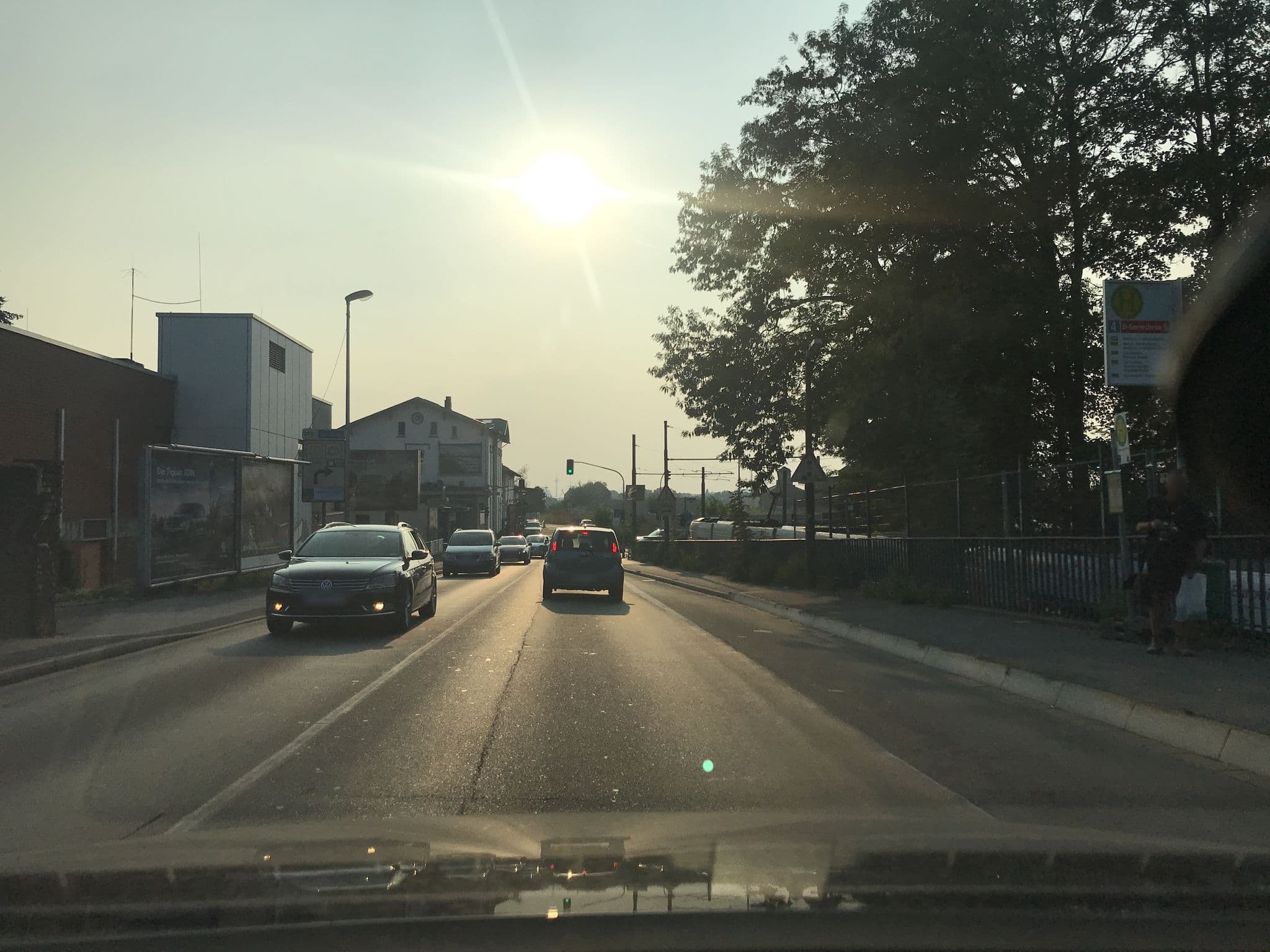 Street view near The Niu Hotel, Erkrath — © saschahaberkorn (CC BY-SA · Mapillary)