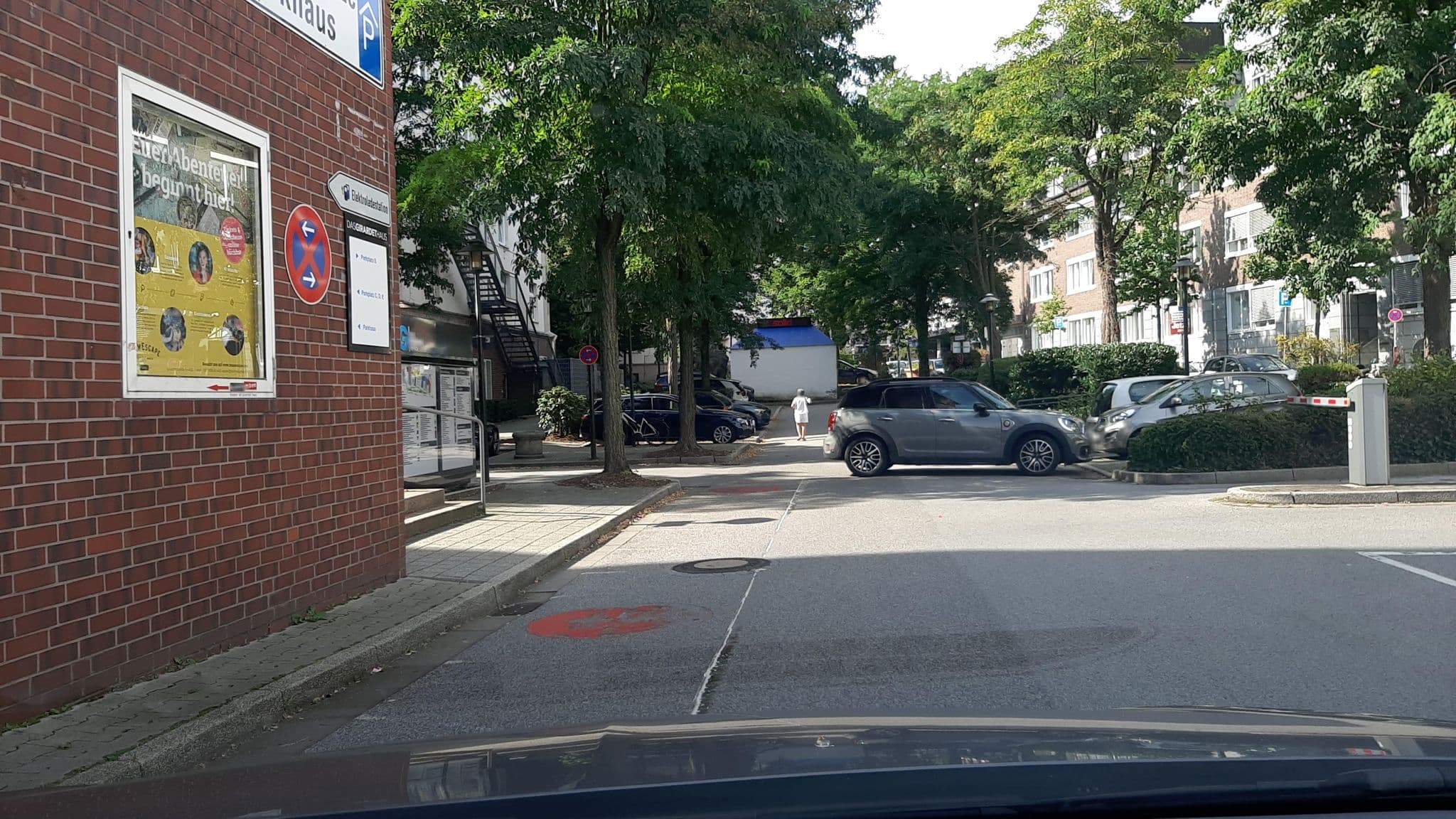 Street view near Hotel im Girardet Haus - HIGH Hotelbetriebs GmbH, Essen — © heetENkoel (CC BY-SA · Mapillary)