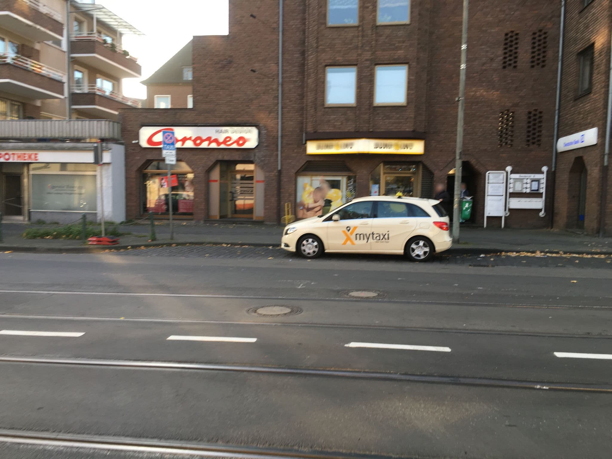 Street view near Rheinischer Hof, Ludenberg — © alferic (CC BY-SA · Mapillary)