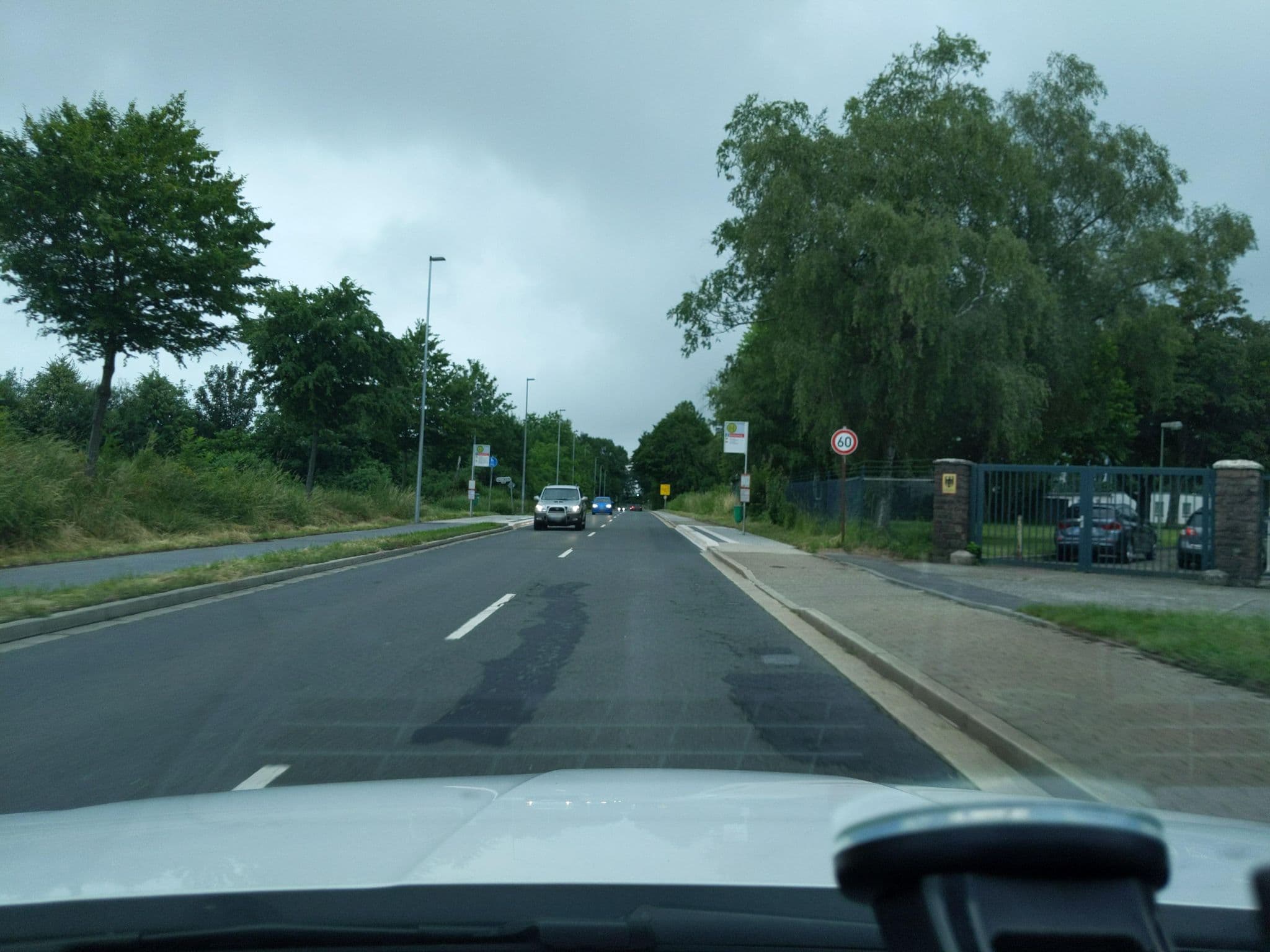 Street view near BwDLZ Düsseldorf Tagungszentrum Offizierswohnheim / Feldwebelwohnheim, Ludenberg — © littlefool (CC BY-SA · Mapillary)