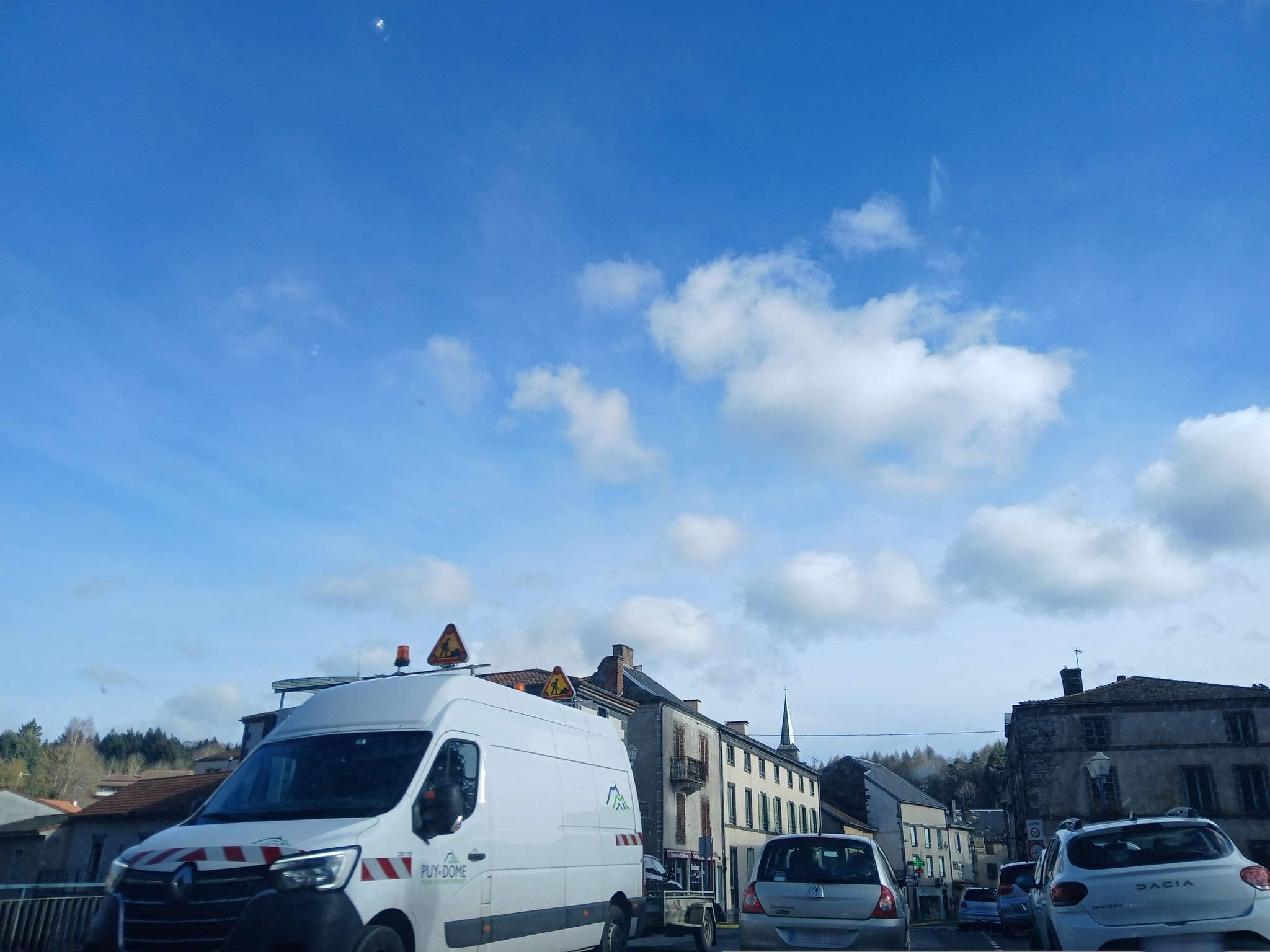 Street view near Chambres d'hôtes villa Colombier, Saint-Ours — © max93600 (CC BY-SA · Mapillary)