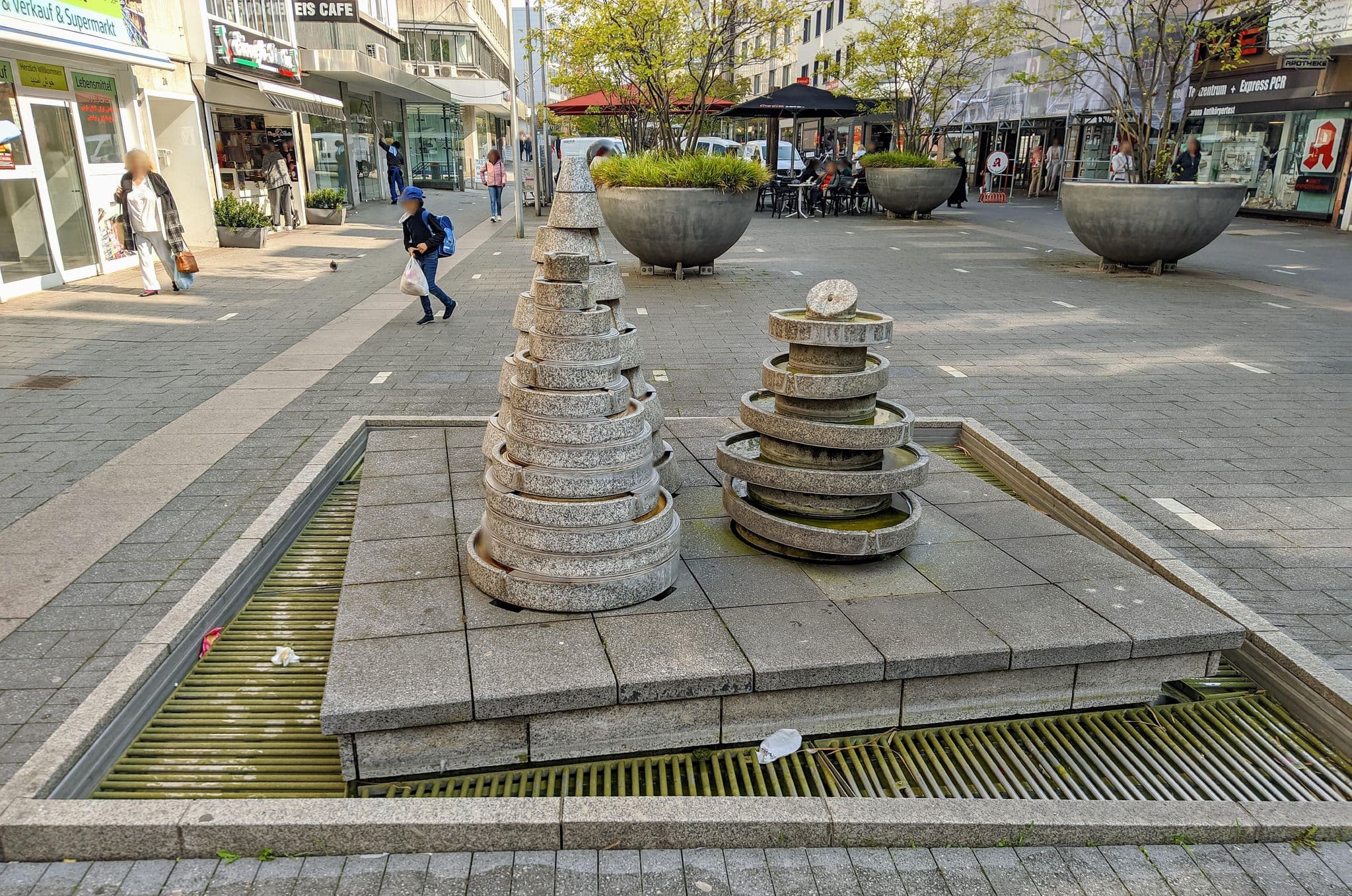 Street view near Tante ALMA's Hotel in Mülheim an der Ruhr, Mülheim — © km2bp (CC BY-SA · Mapillary)