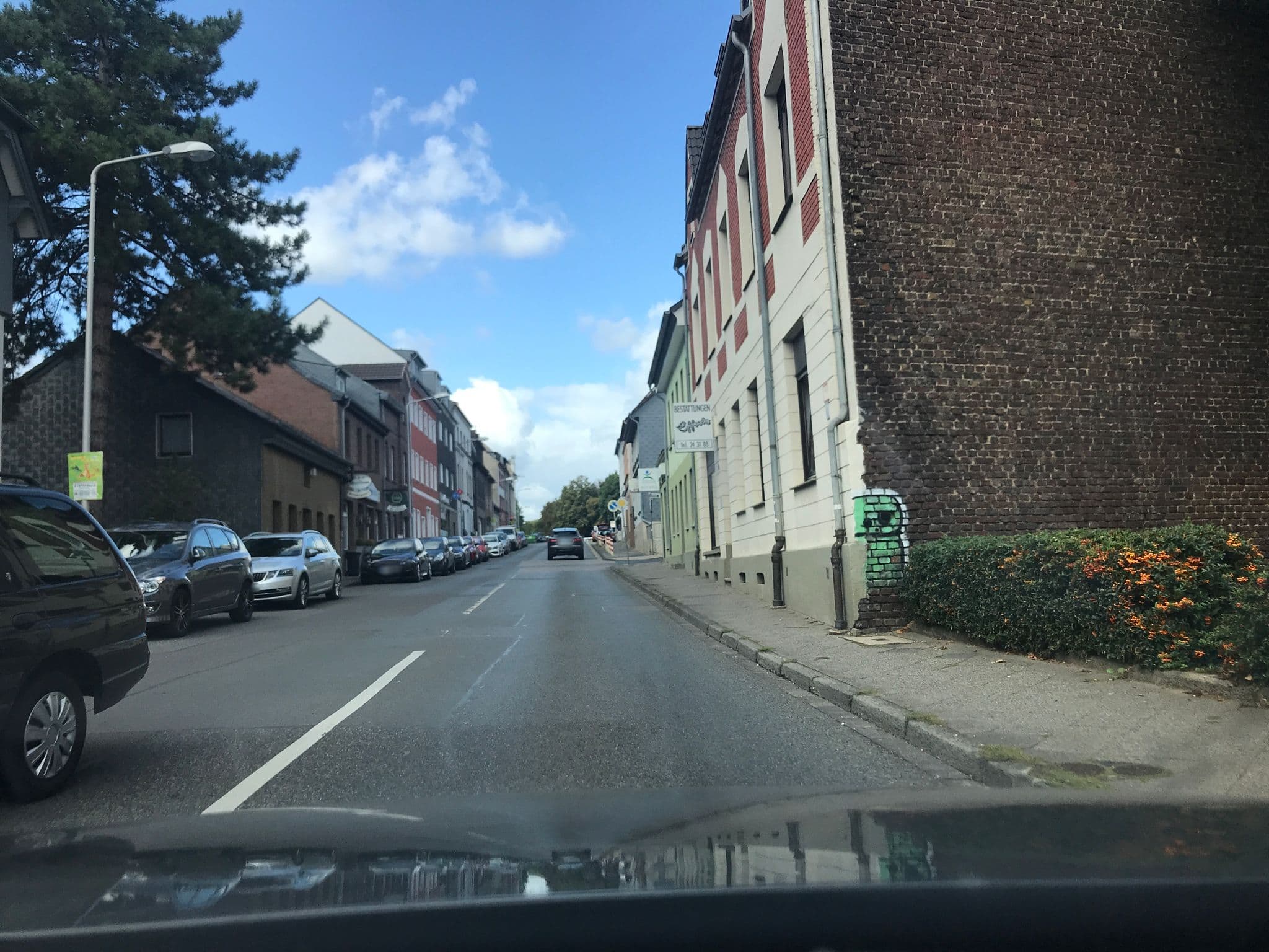 Street view near Fabrikanten Villa, Erkrath — © saschahaberkorn (CC BY-SA · Mapillary)