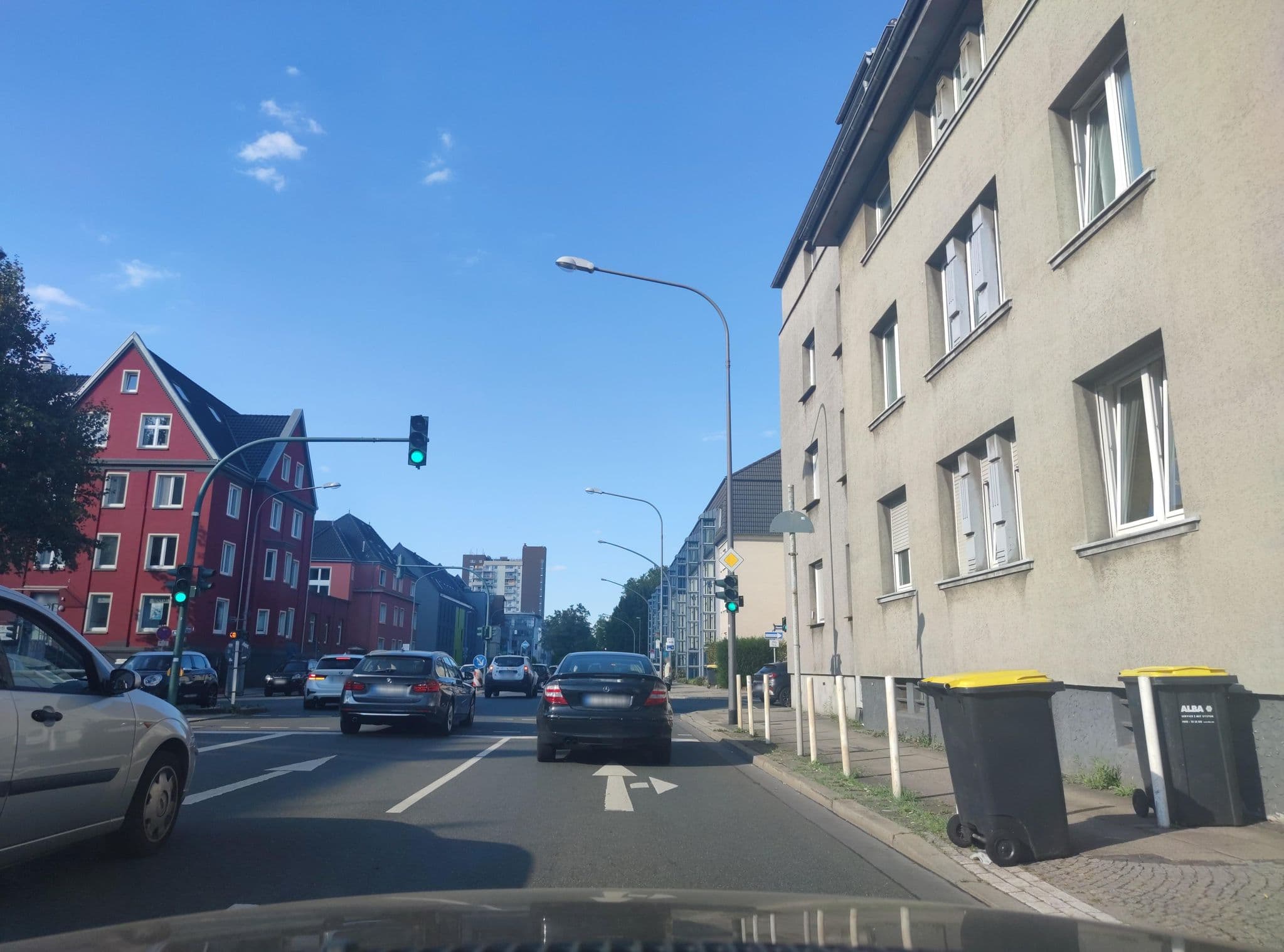 Street view near Hotel Savoy, Essen — © hiwi234 (CC BY-SA · Mapillary)