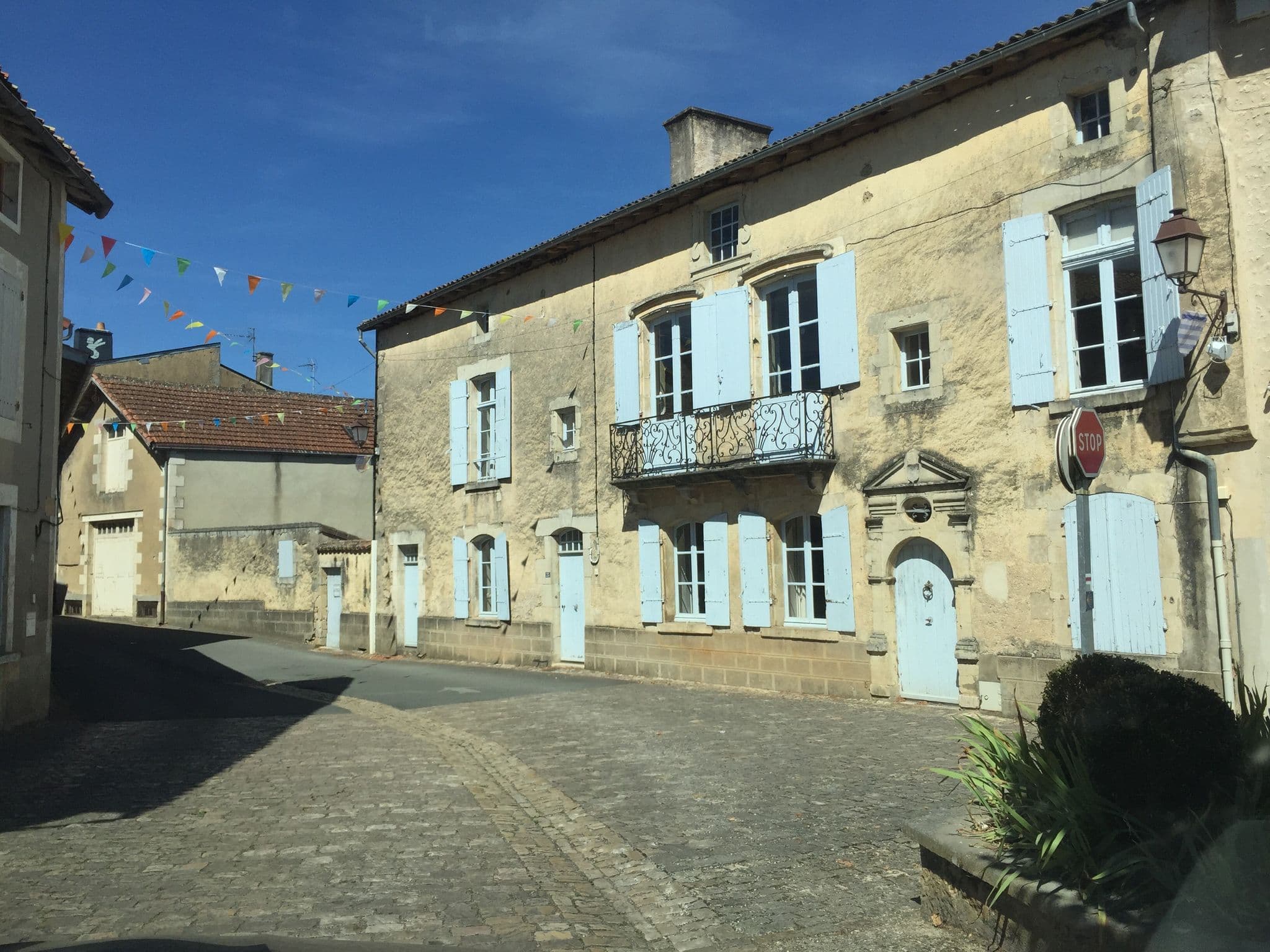 Street view near La Carrée des Amis, Lusignan — © pgiraud (CC BY-SA · Mapillary)