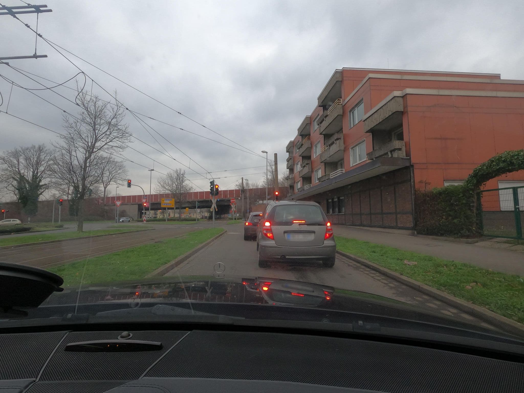Street view near Hotel Kuhn, Oberhausen — © saschahaberkorn (CC BY-SA · Mapillary)