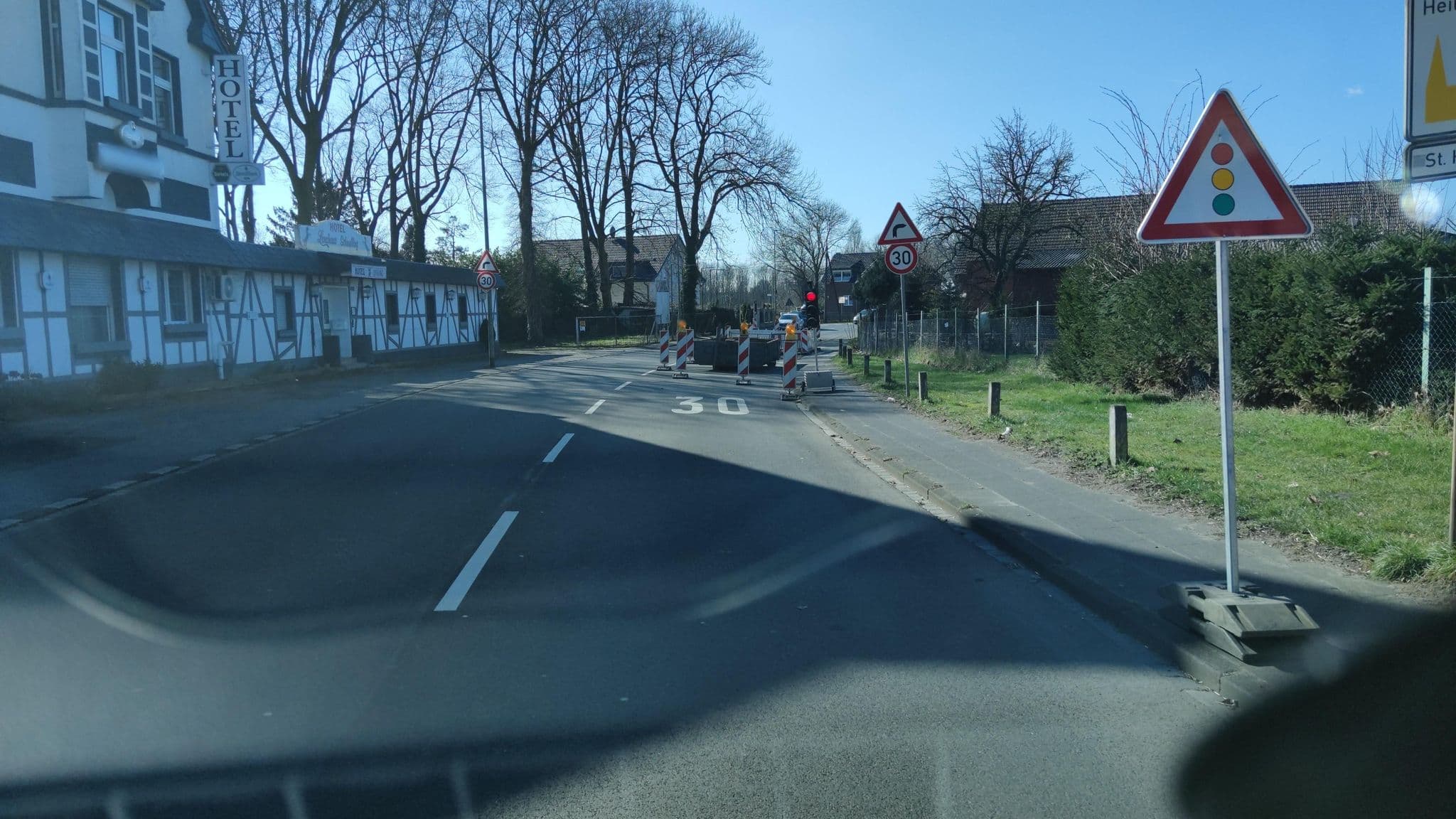 Street view near HBB Hotel Bau- und Betriebs GmbH, Oberhausen — © LouCipher (CC BY-SA · Mapillary)