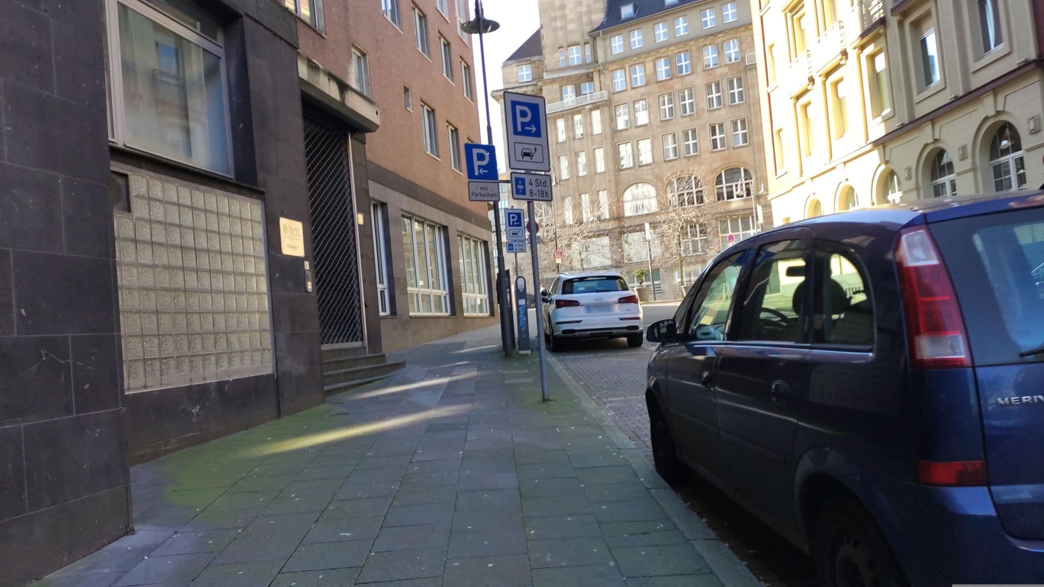 Street view near Hotel Essener Hof, Sure Hotel Collection By Best Western, Essen — © geogladbecker (CC BY-SA · Mapillary)