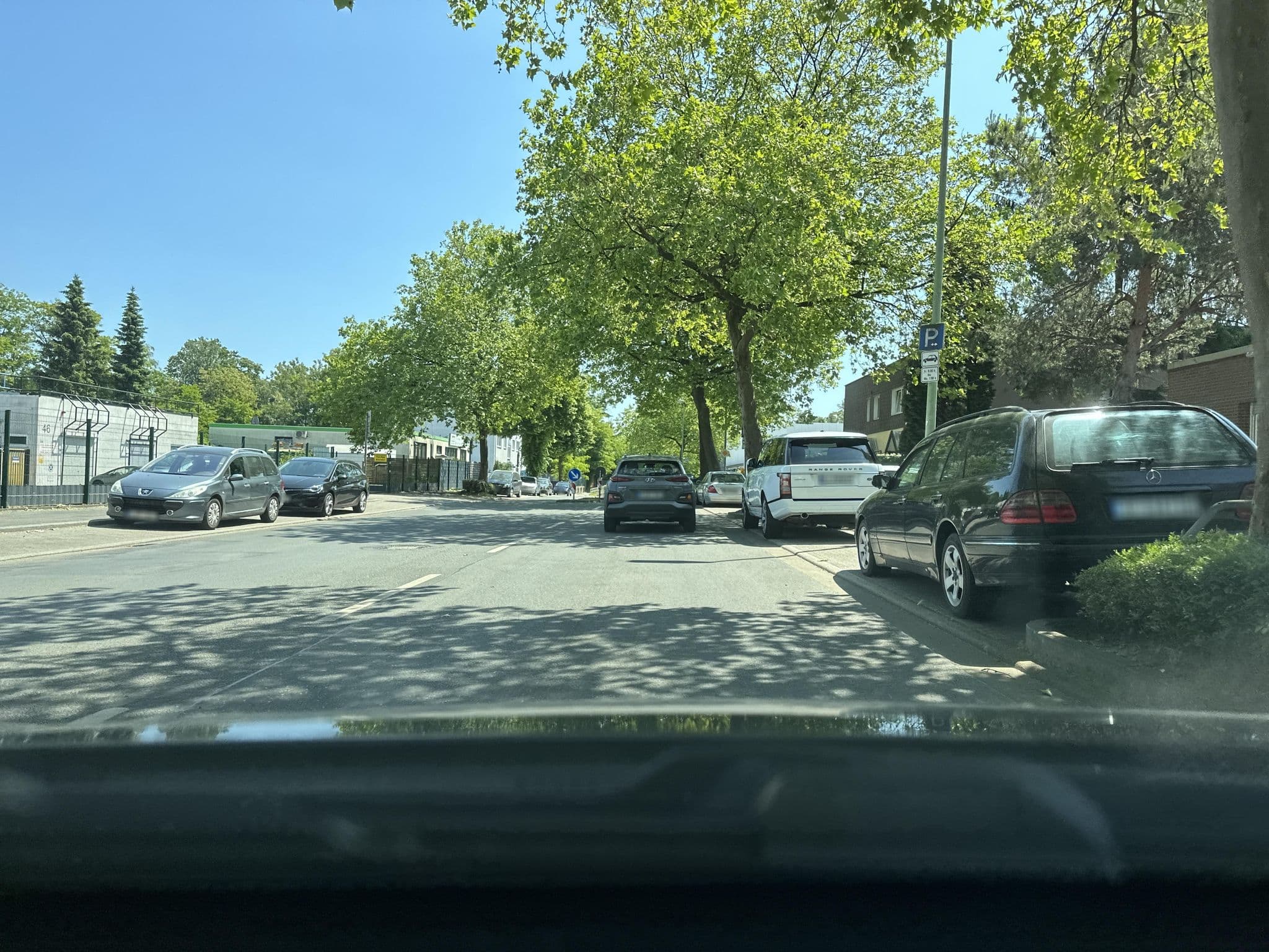 Street view near Hotel Artur, Bottrop — © jakre73 (CC BY-SA · Mapillary)