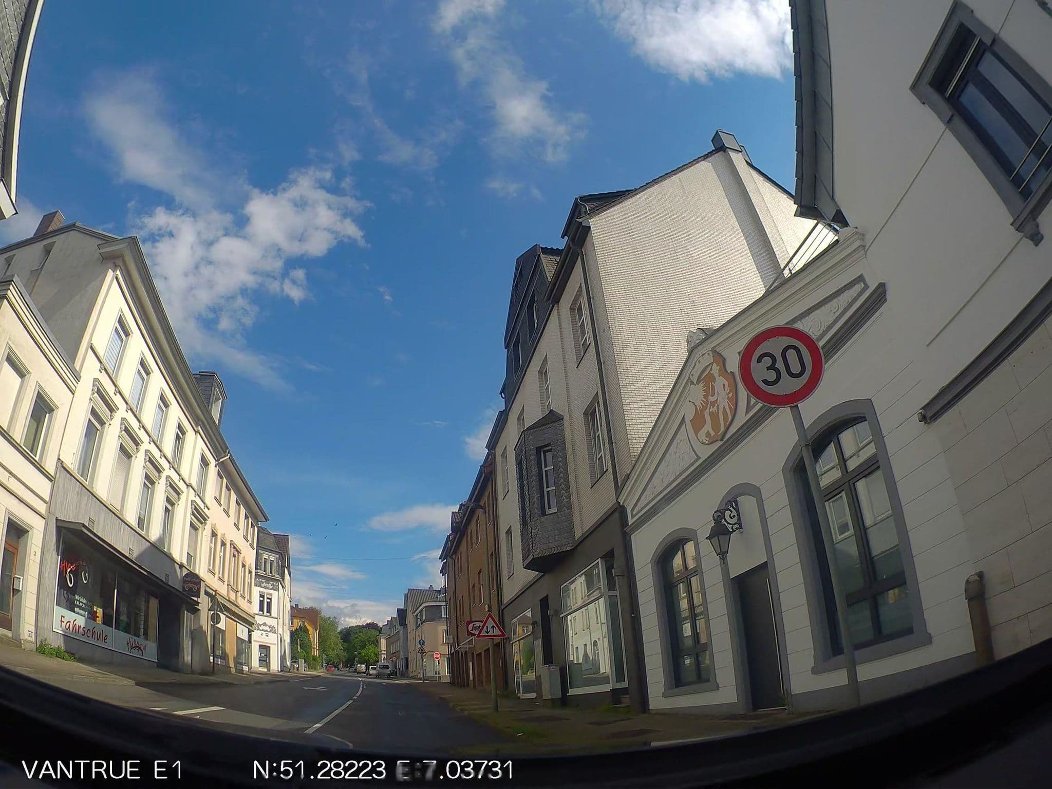 Street view near Pension Osthoff, Wülfrath — © hiwi234 (CC BY-SA · Mapillary)