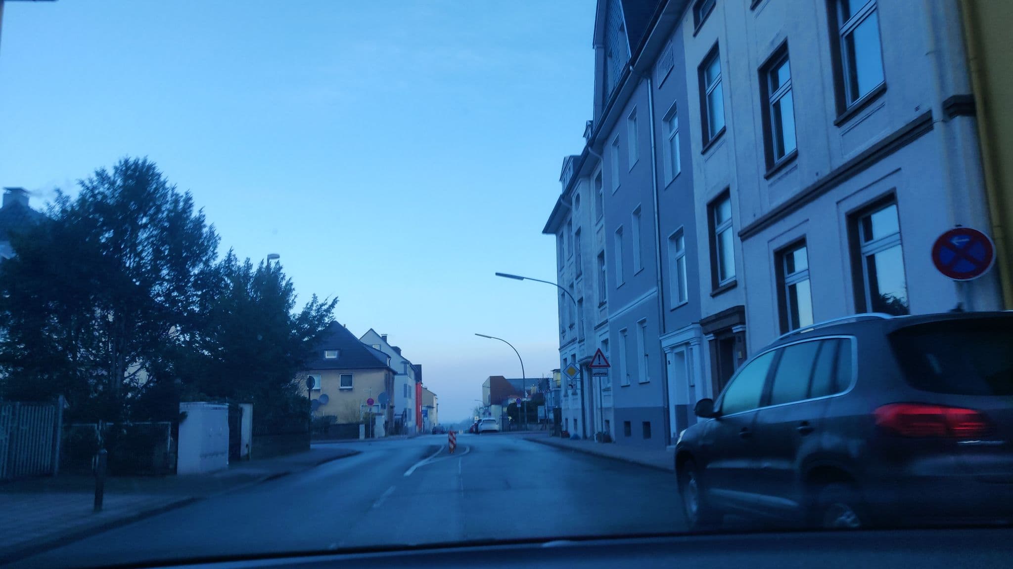 Street view near Pension Neanderland - Sylvia Obach, Velbert — © mighty_eighty (CC BY-SA · Mapillary)