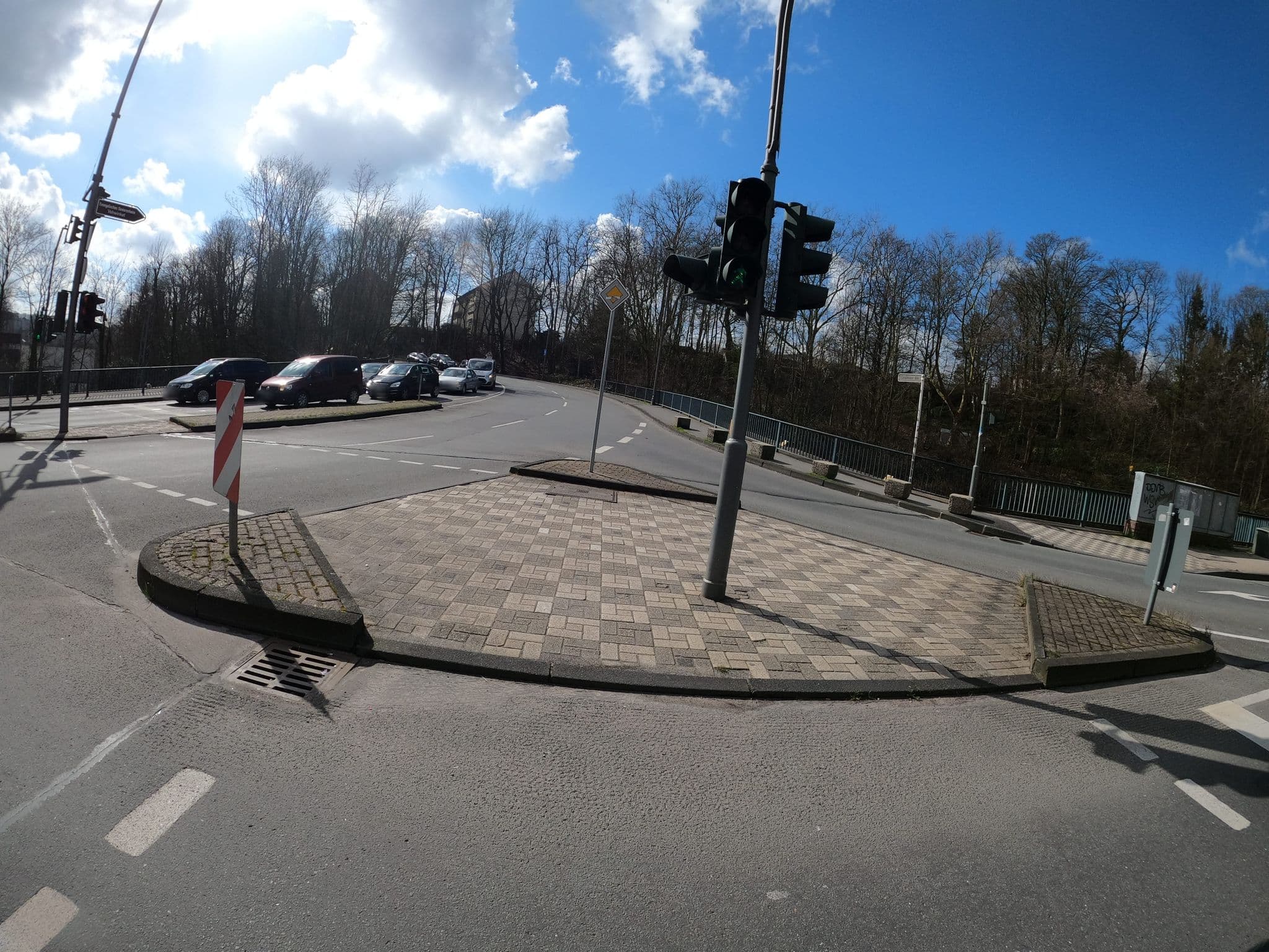 Street view near Hotel Stadt Steinbach, Gruiten — © phitec (CC BY-SA · Mapillary)