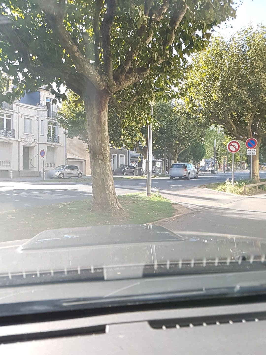 Street view near Hôtel Mercure La Roche Sur Yon Centre, La Roche-sur-Yon — © mike2985 (CC BY-SA · Mapillary)