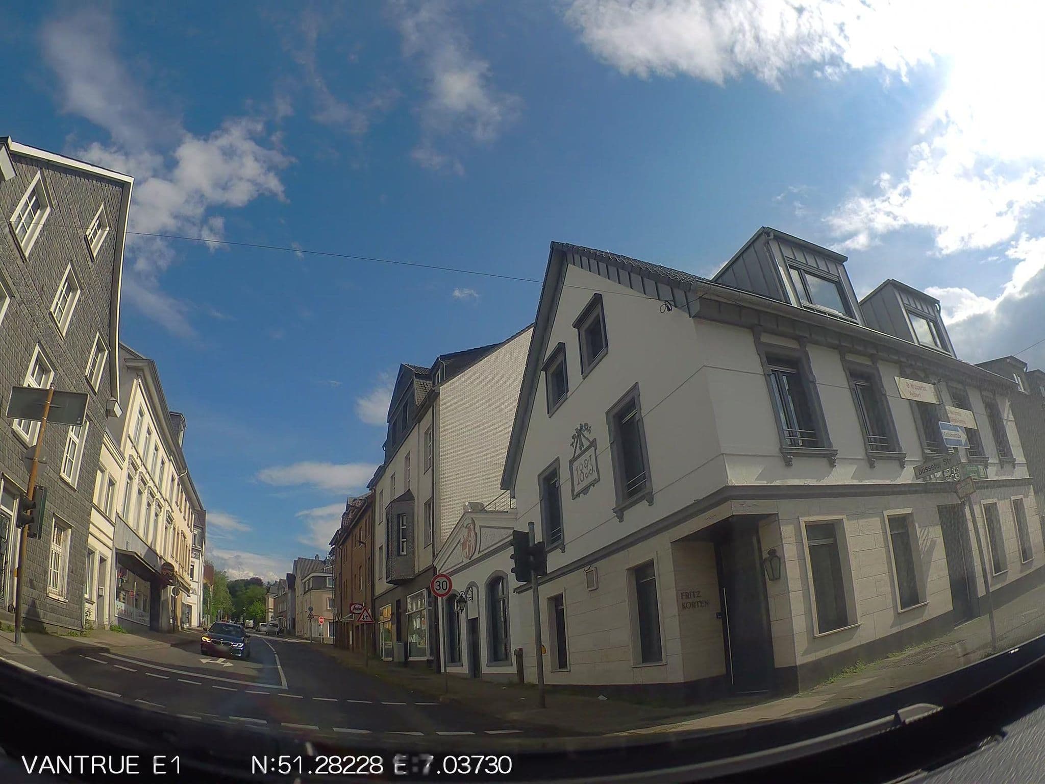 Street view near Pension Jacob, Wülfrath — © hiwi234 (CC BY-SA · Mapillary)