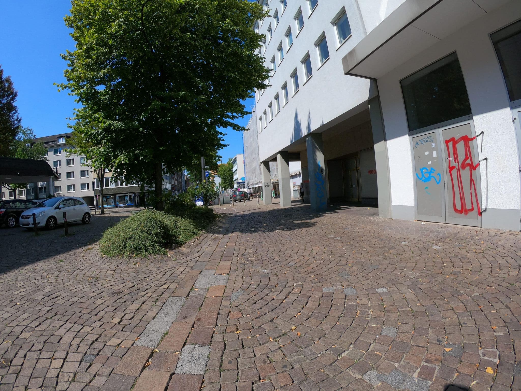 Street view near Ibis Hotel Gelsenkirchen, Gelsenkirchen — © geogladbecker (CC BY-SA · Mapillary)