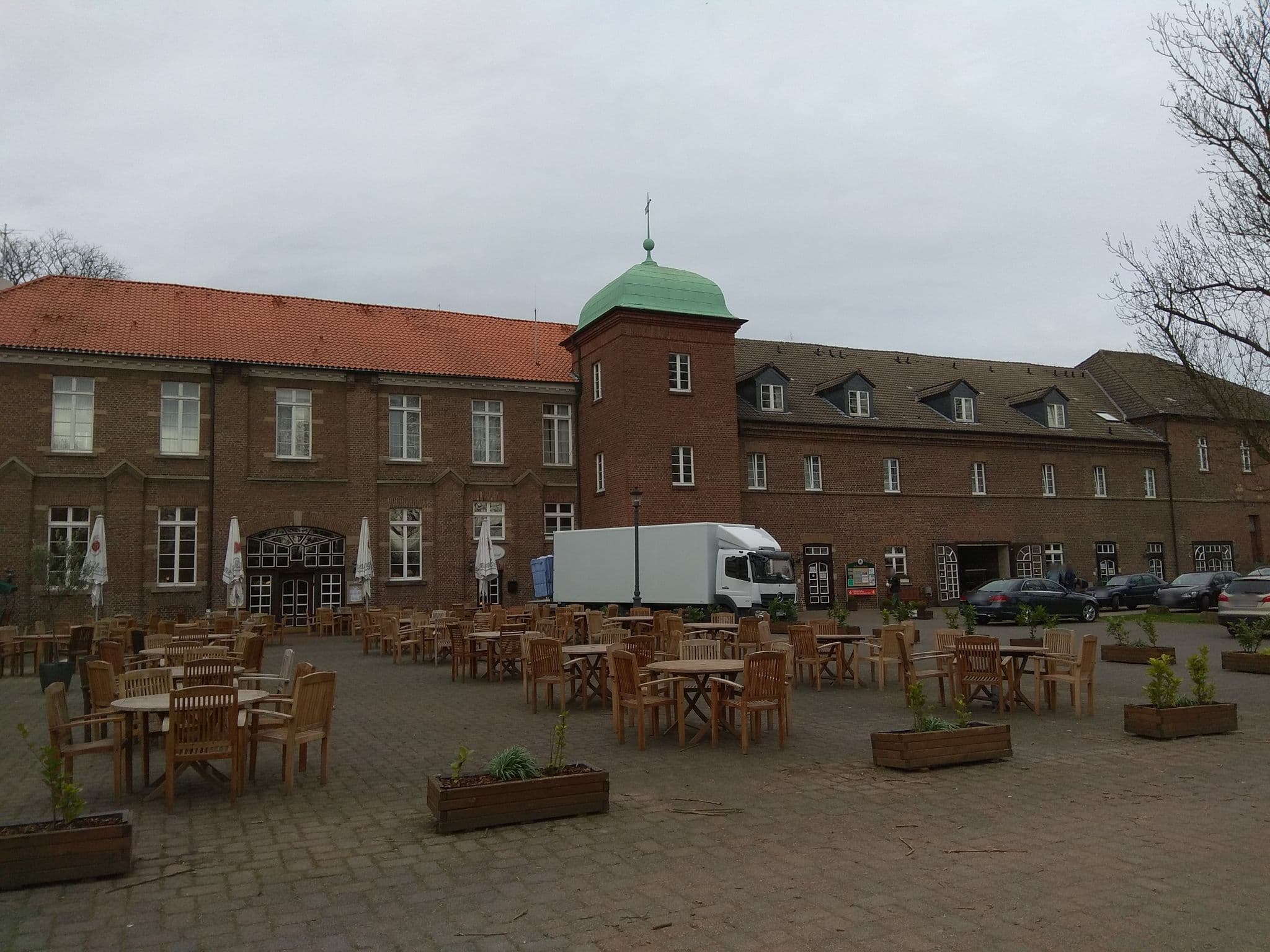 Street view near Schloßhotel Westerholt ****, Buer — © geogladbecker (CC BY-SA · Mapillary)