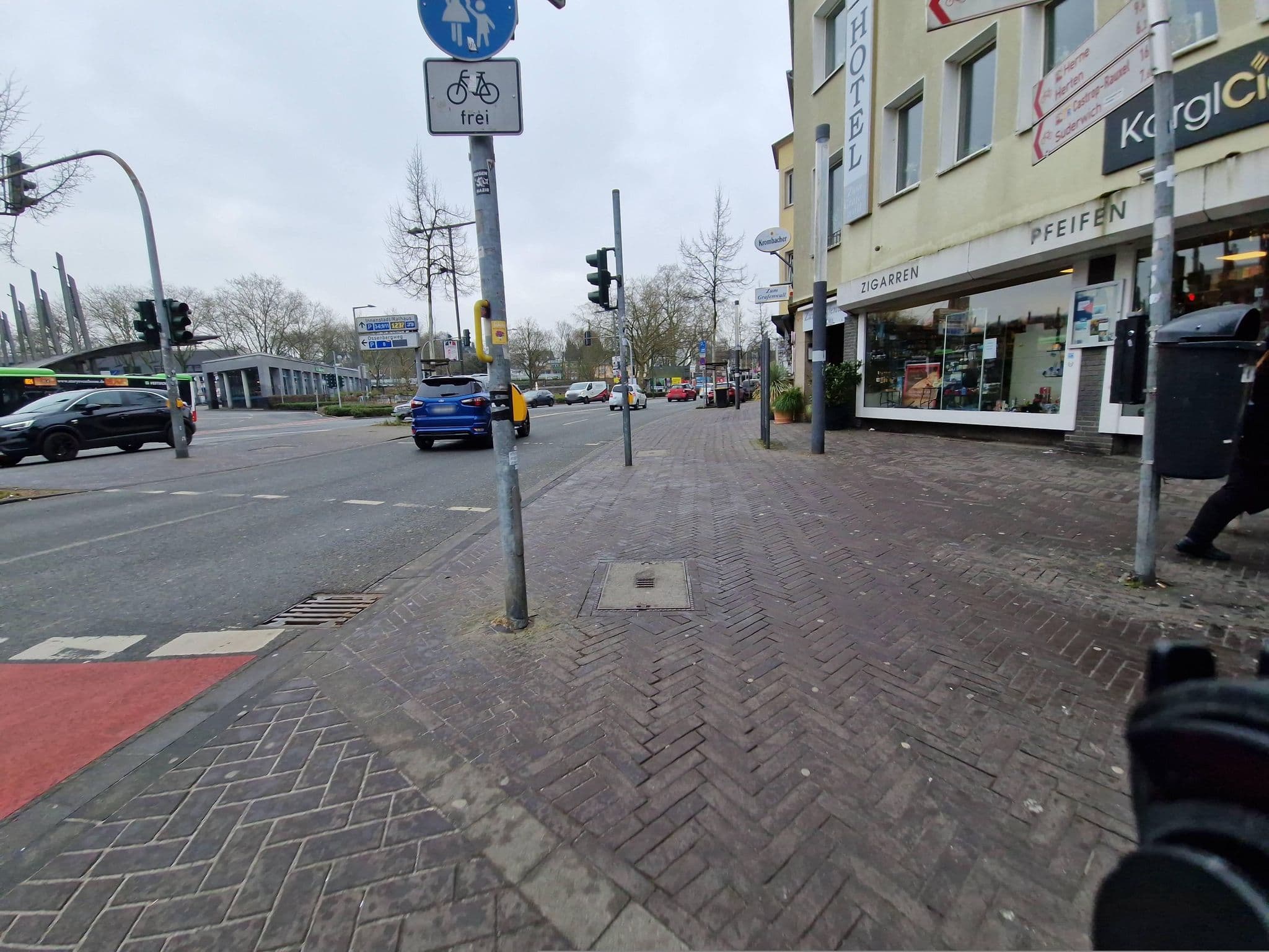 Street view near Hotel Garni, Recklinghausen — © Vogelmensch (CC BY-SA · Mapillary)
