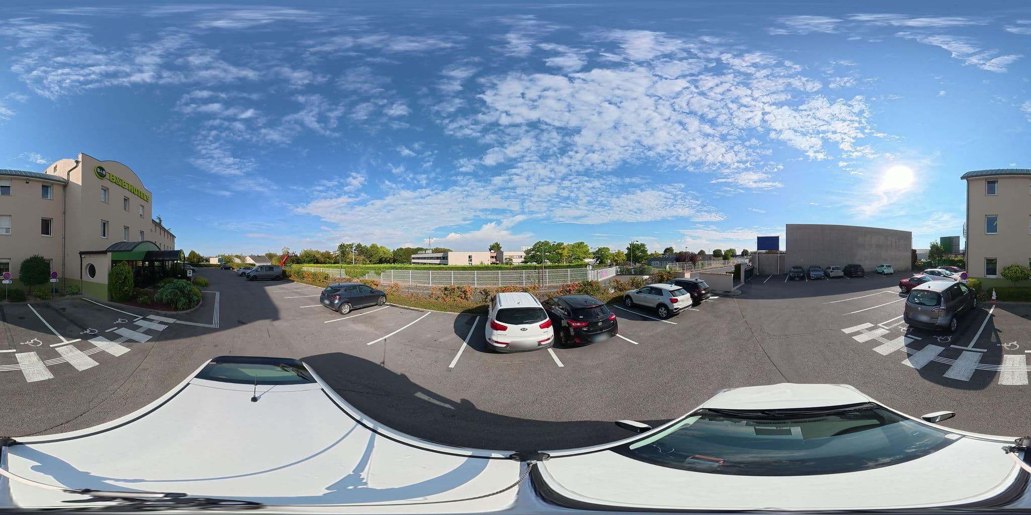 Street view near B&B HOTEL, Tinqueux — © osmplus_org (CC BY-SA · Mapillary)