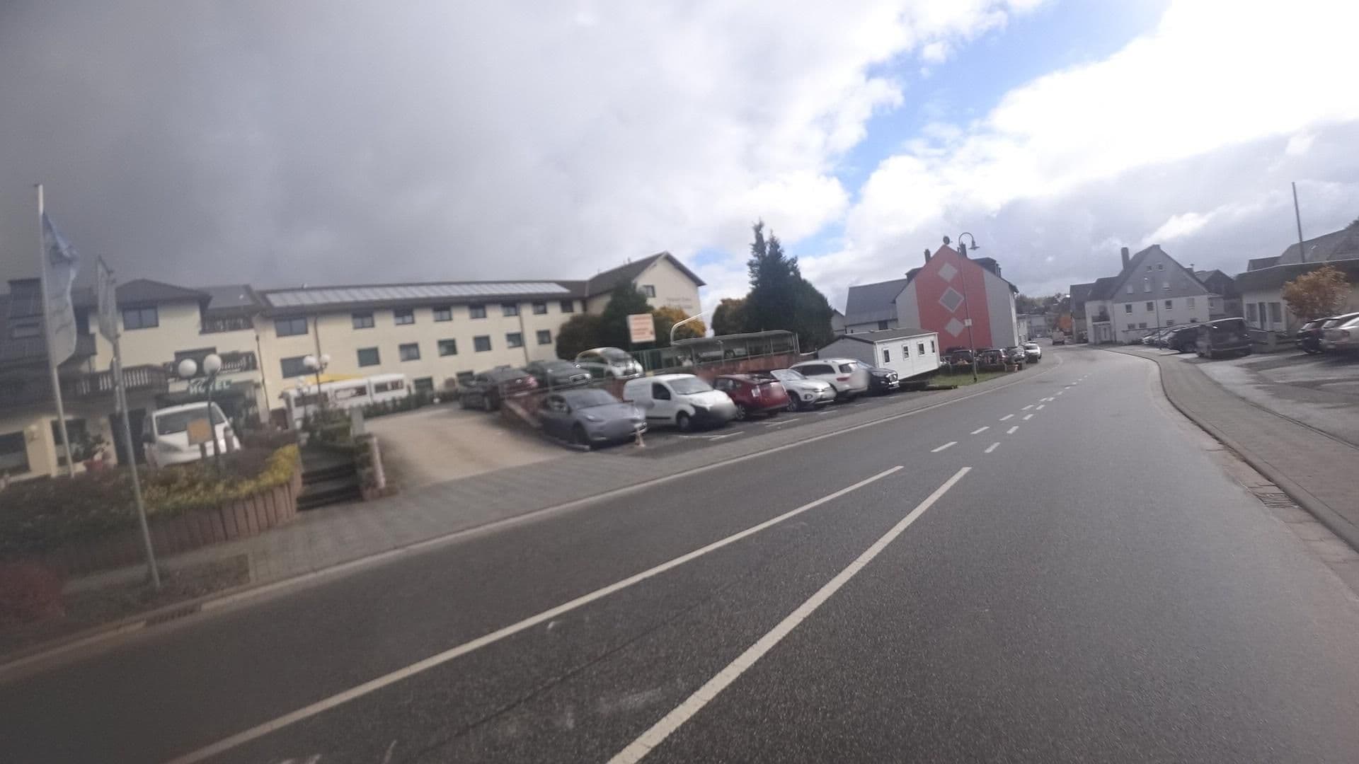 Street view near Gasthaus zum Flugplatz, Büchenbeuren — © michellefritz (CC BY-SA · Mapillary)