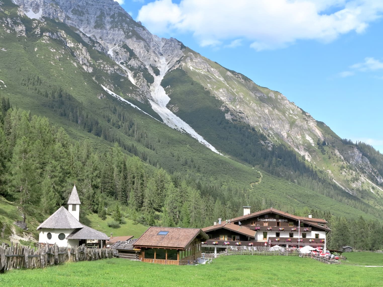Schlicker Alm (via Wikimedia Commons, CC BY-SA 3.0)