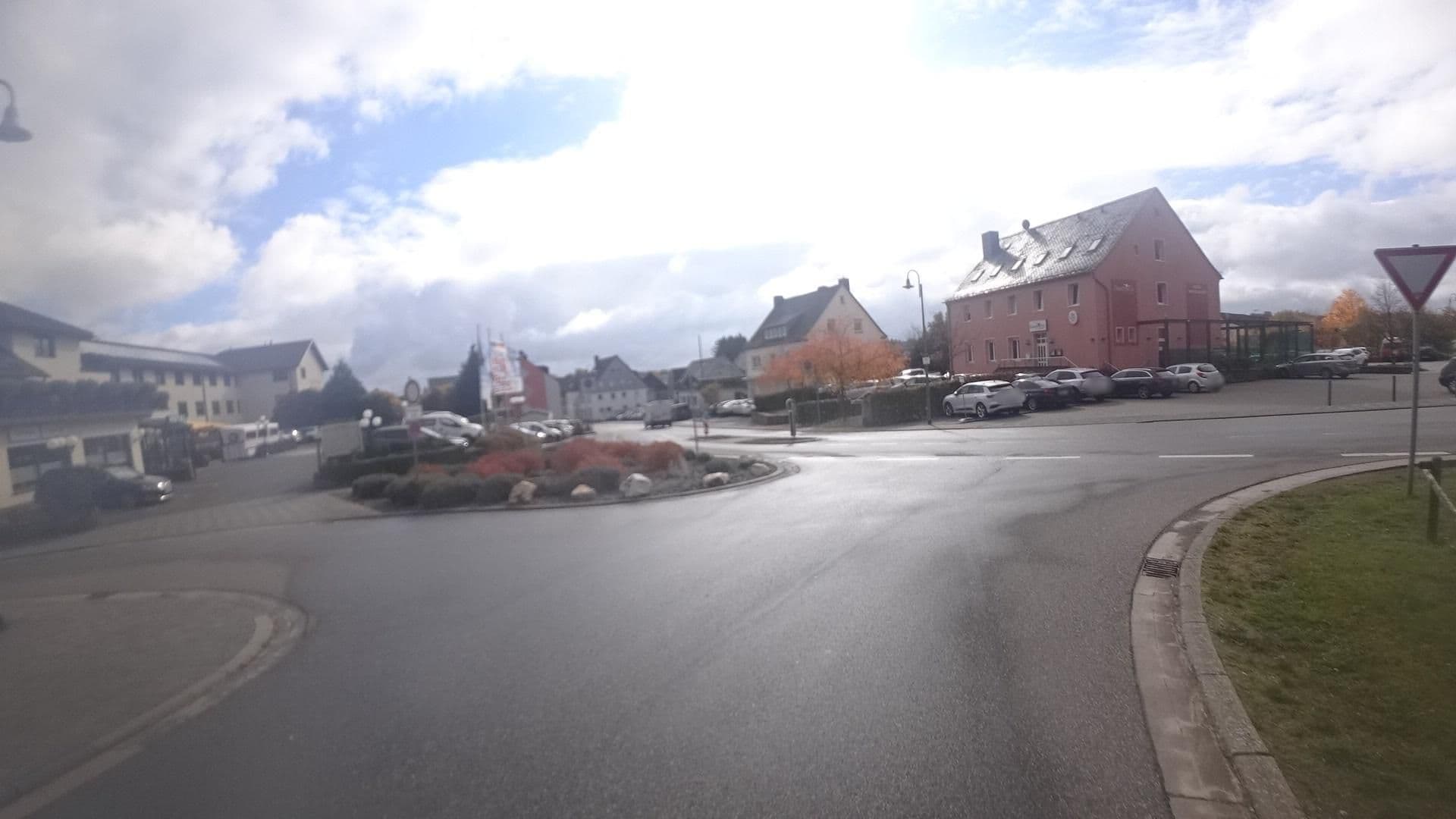 Street view near Airport Hotel Fortuna, Büchenbeuren — © michellefritz (CC BY-SA · Mapillary)