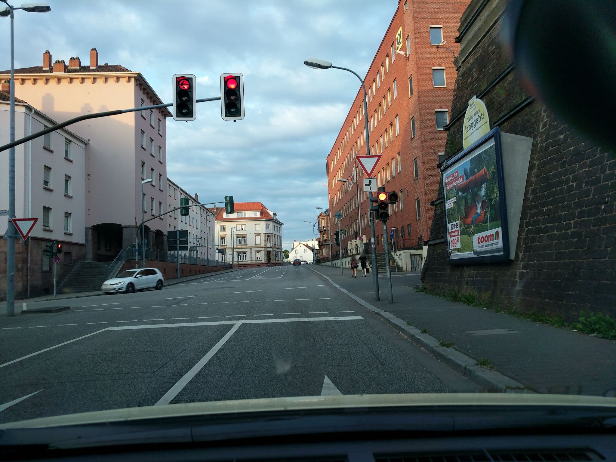 Street view near Hotel Astra, Kaiserslautern — © edddy (CC BY-SA · Mapillary)