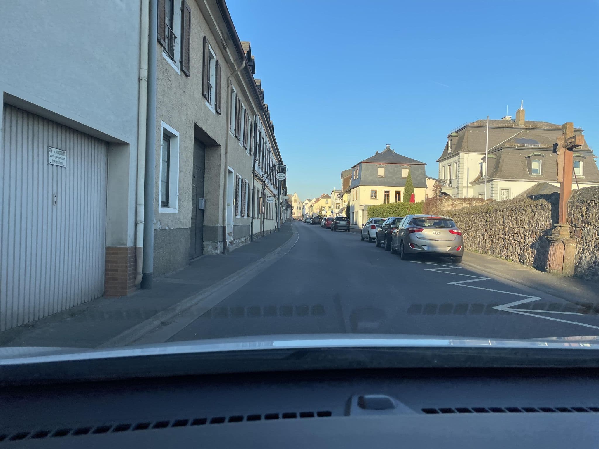 Street view near Nägler am Rhein, Geisenheim — © user4245 (CC BY-SA · Mapillary)