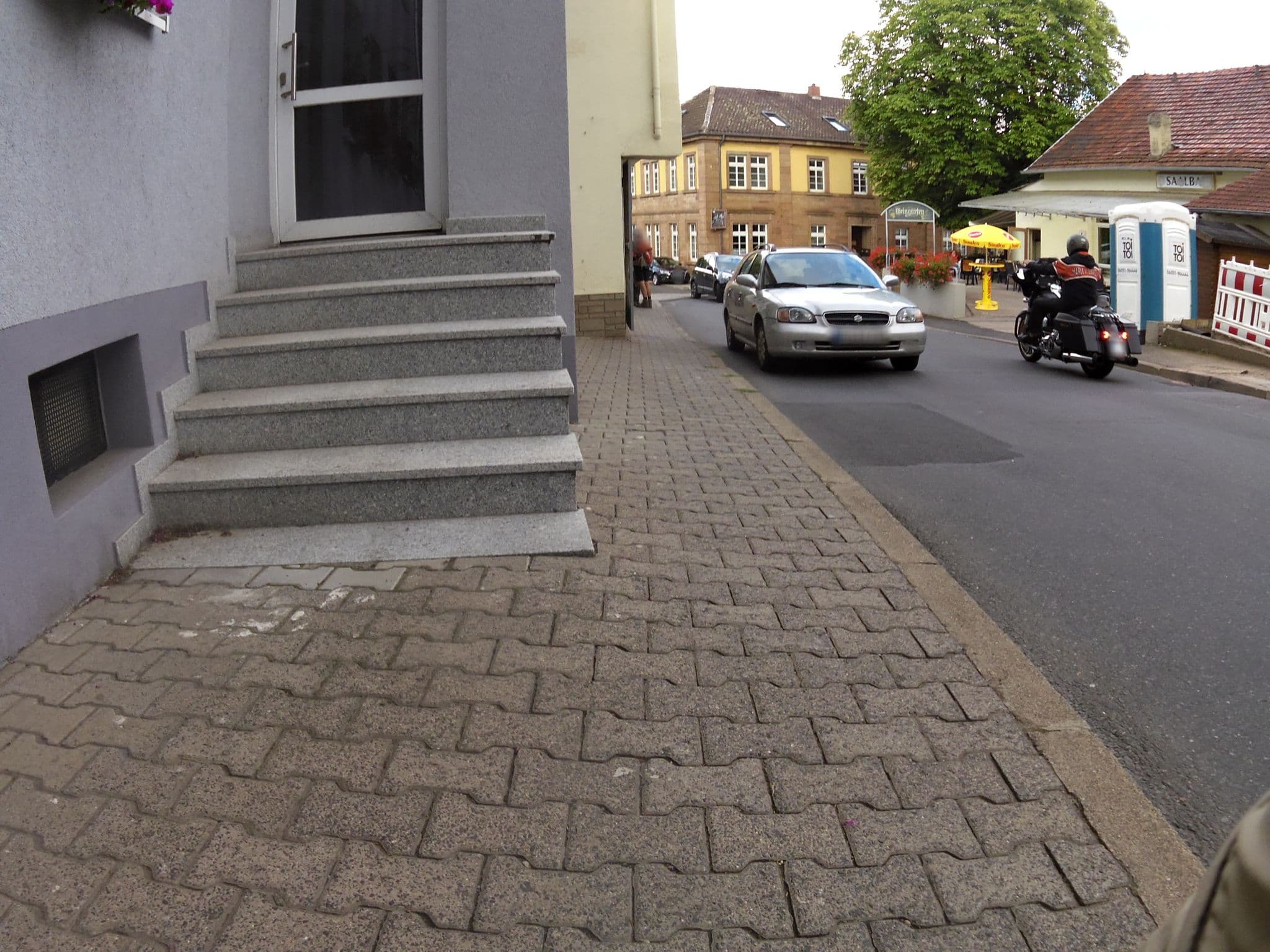 Street view near Zum Schlossgarten Pension, Bad Münster am Stein-Ebernburg — © chuck (CC BY-SA · Mapillary)