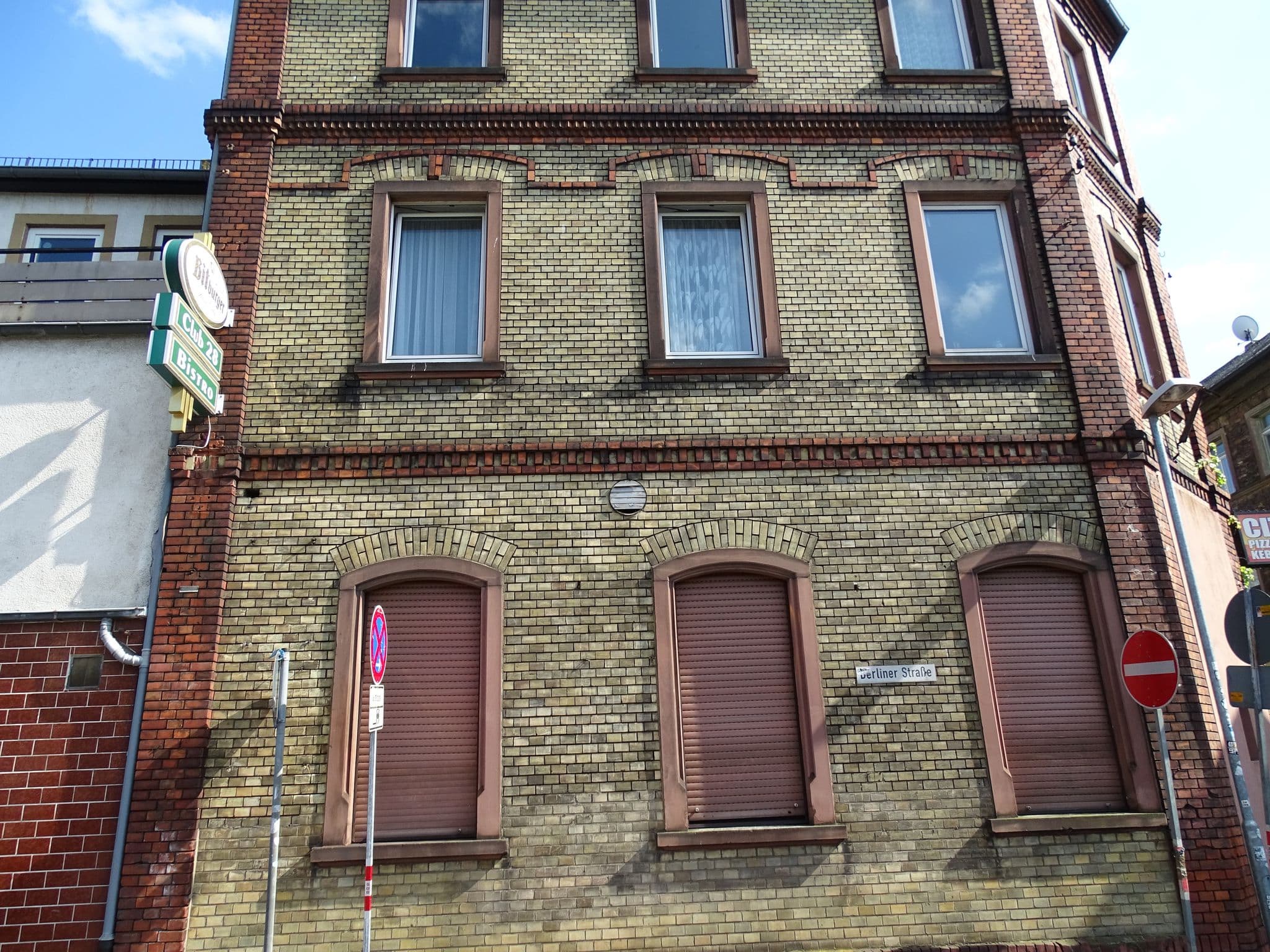 Street view near Alfred Henn, Geisenheim — © negro (CC BY-SA · Mapillary)