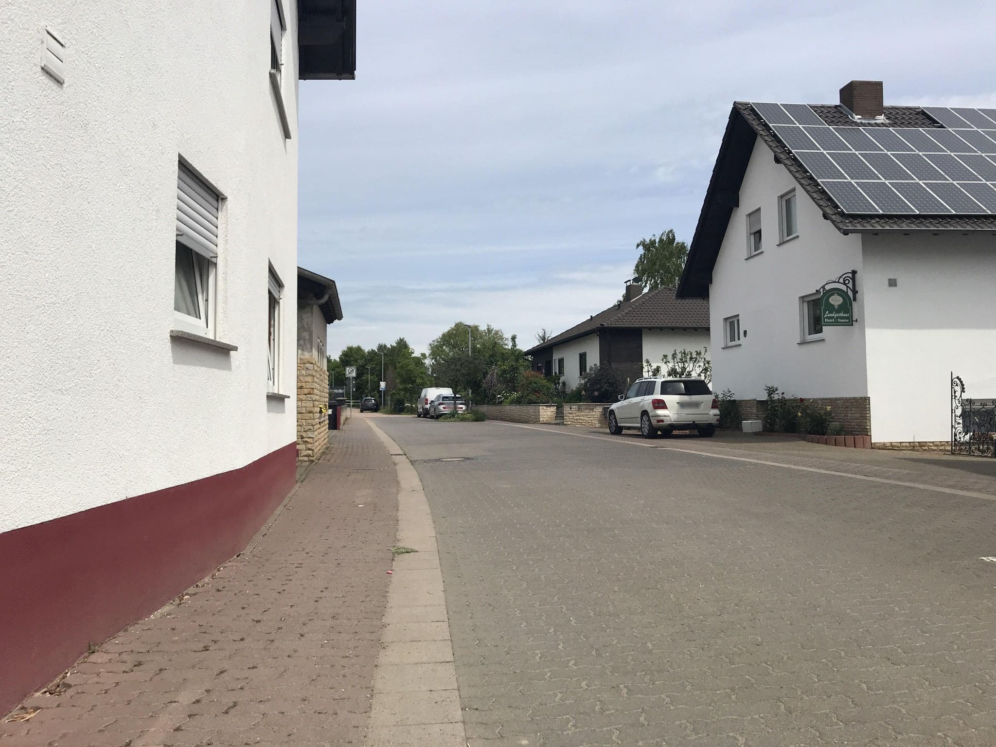 Street view near Knell-Kehr, Erich Saunabad, Armsheim — © miguel_andrade (CC BY-SA · Mapillary)