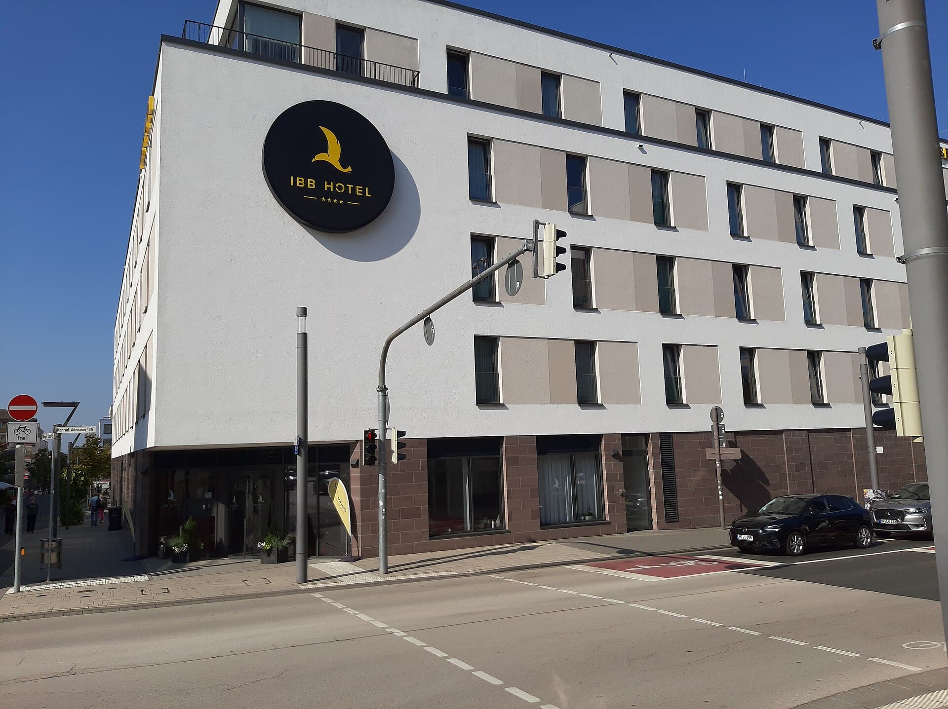 IBB Hotel Ingelheim (via Wikimedia Commons, CC0)