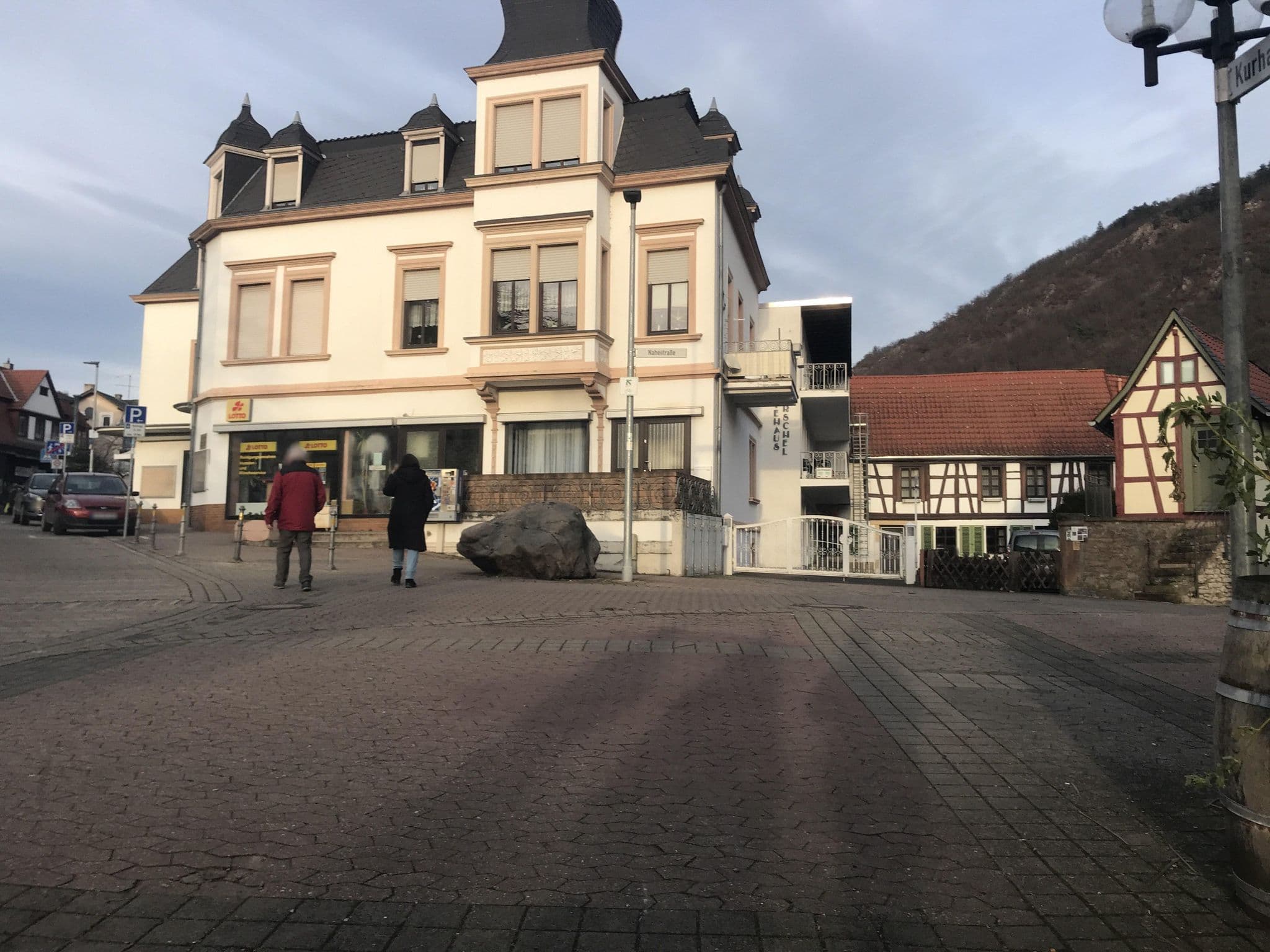 Street view near Helmut und Renate Urschel, Bad Münster am Stein-Ebernburg — © miguel_andrade (CC BY-SA · Mapillary)