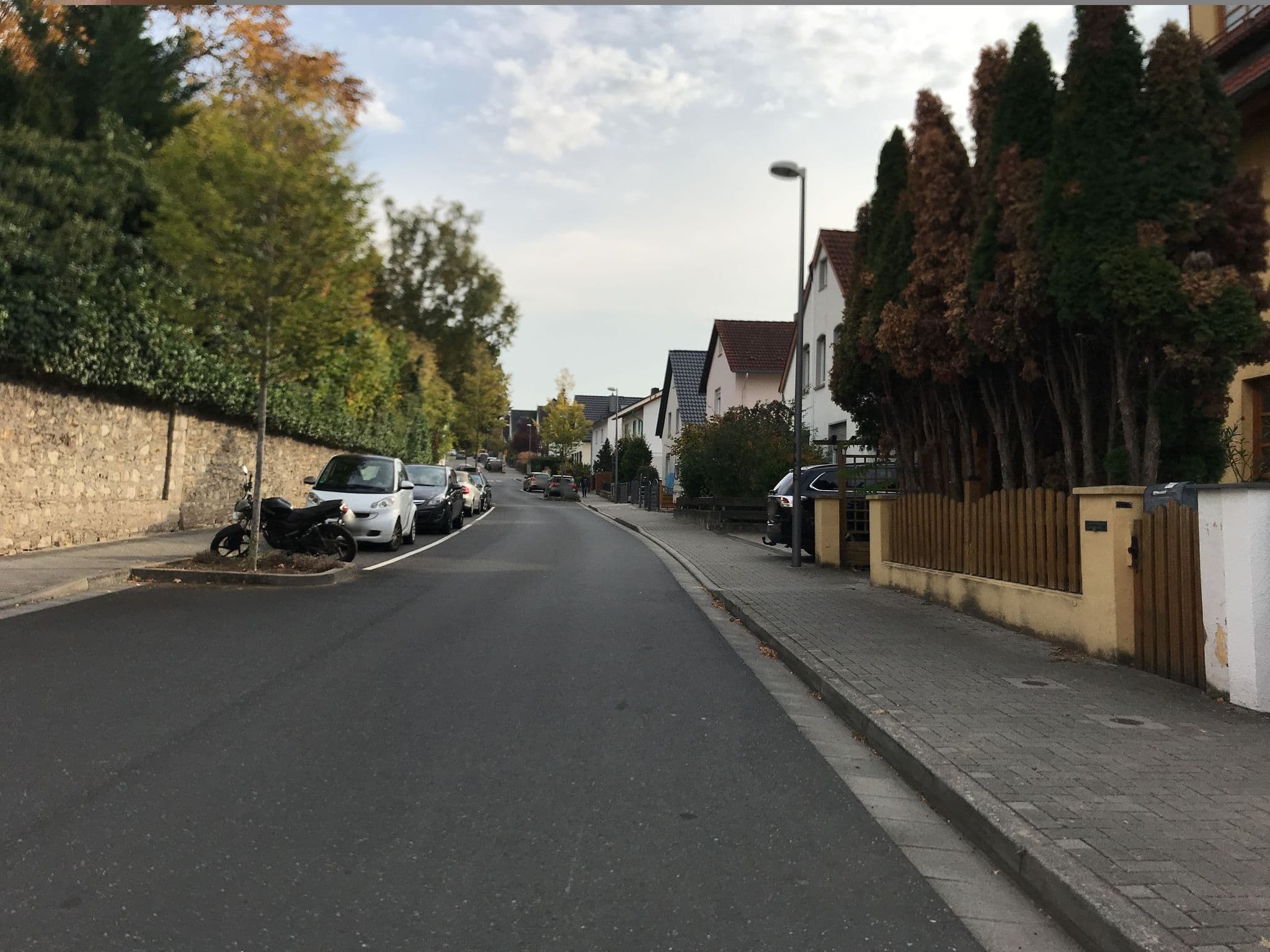 Street view near Heinz Ginsberg Gästeappartement, Ingelheim am Rhein — © miguel_andrade (CC BY-SA · Mapillary)
