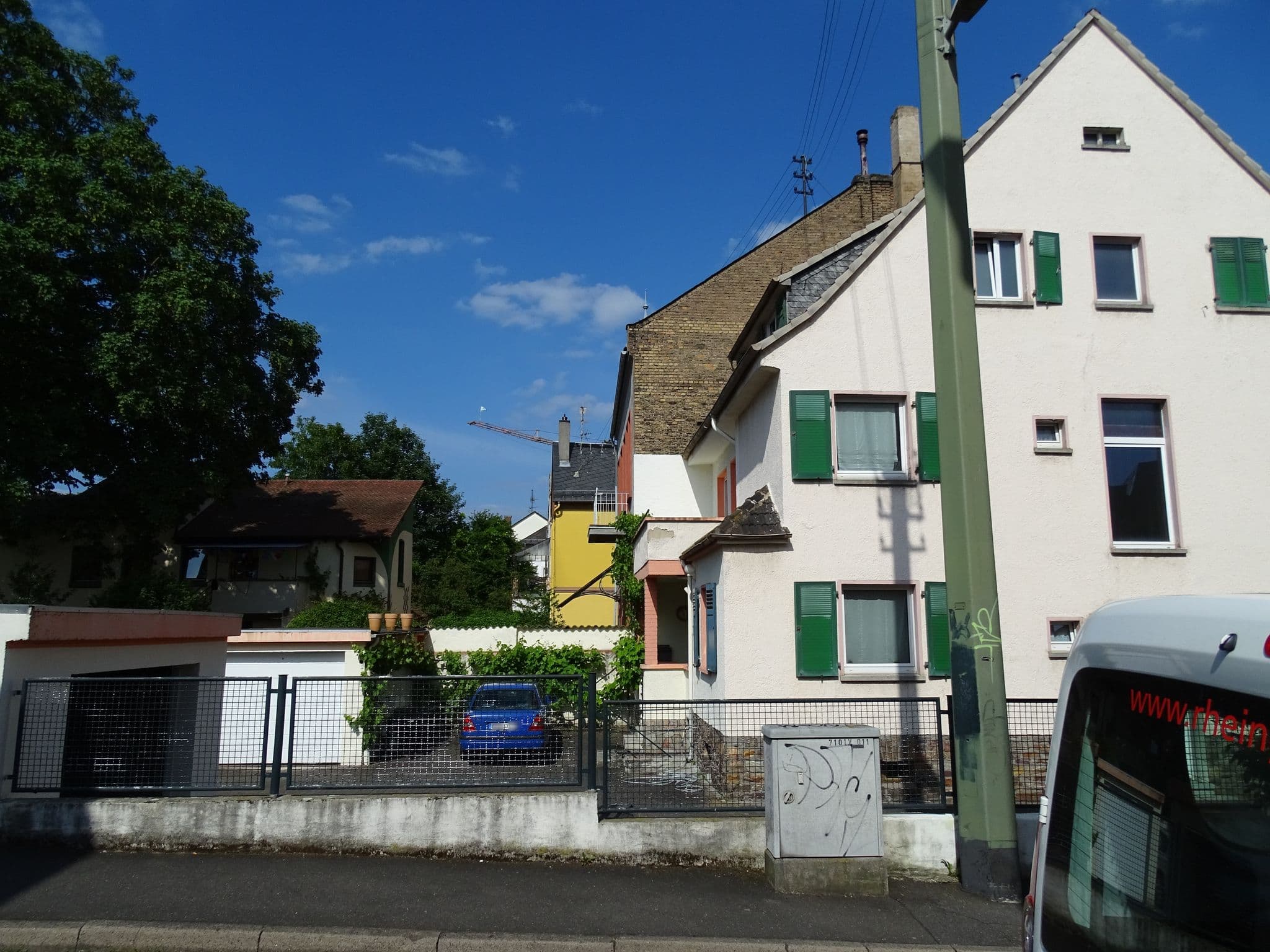Street view near Rheingauer Fewo am Schulhaus, Geisenheim — © negro (CC BY-SA · Mapillary)