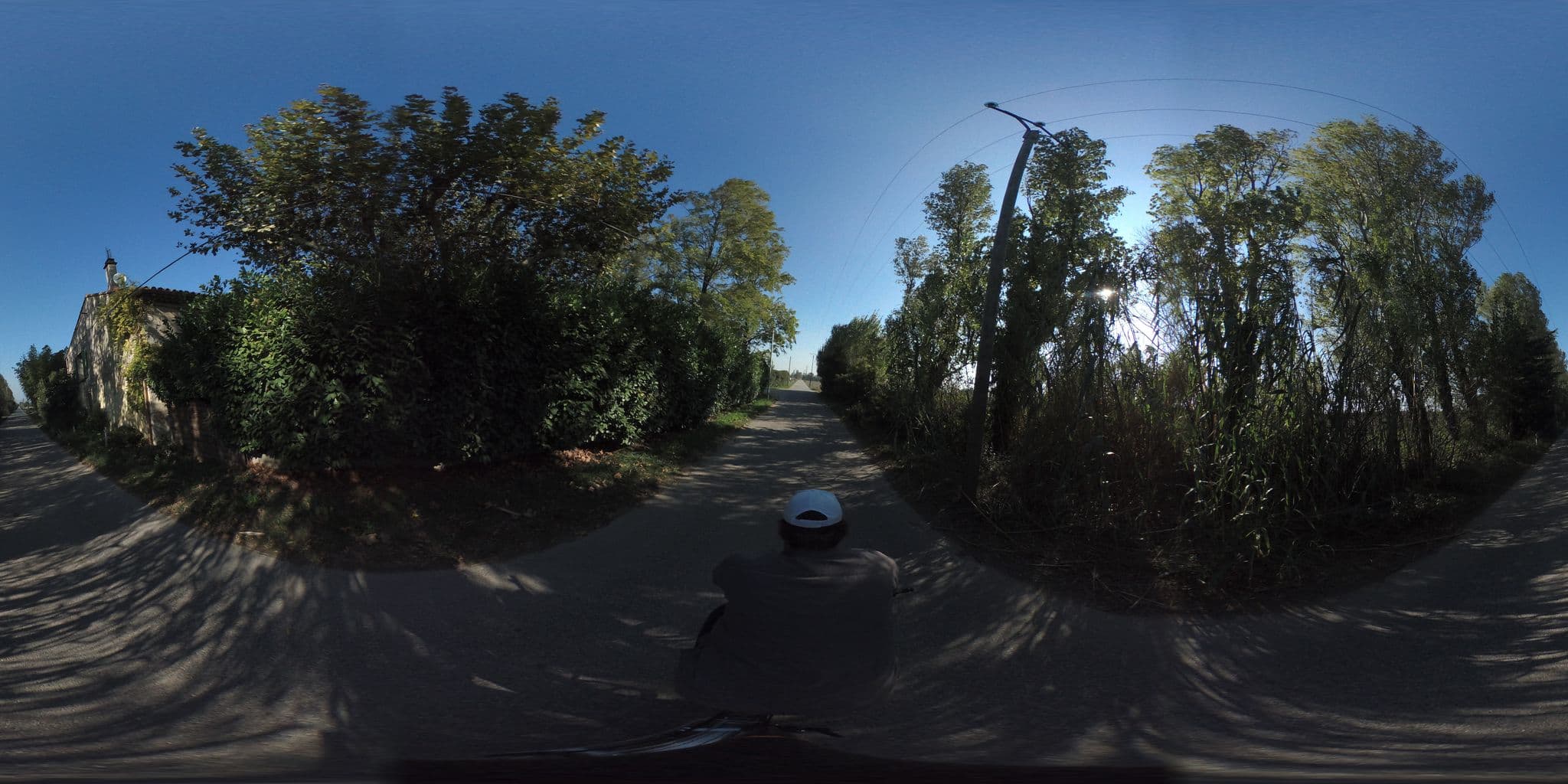 Street view near Ferme Terre bio Provence, Lapalud — © geovelo (CC BY-SA · Mapillary)