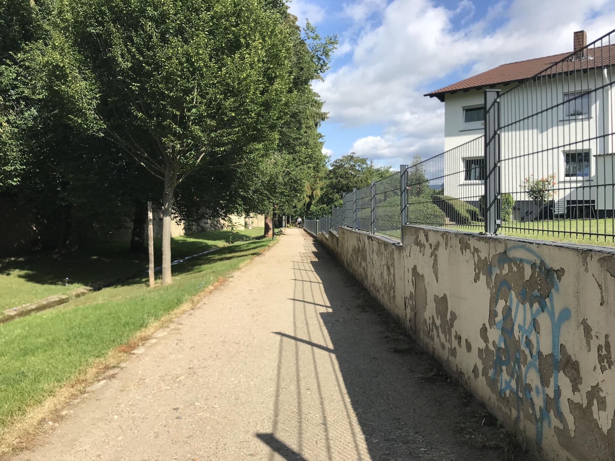 Street view near Ferienwohnung Witzig Inh Rita Weitmann, Ingelheim am Rhein — © miguel_andrade (CC BY-SA · Mapillary)