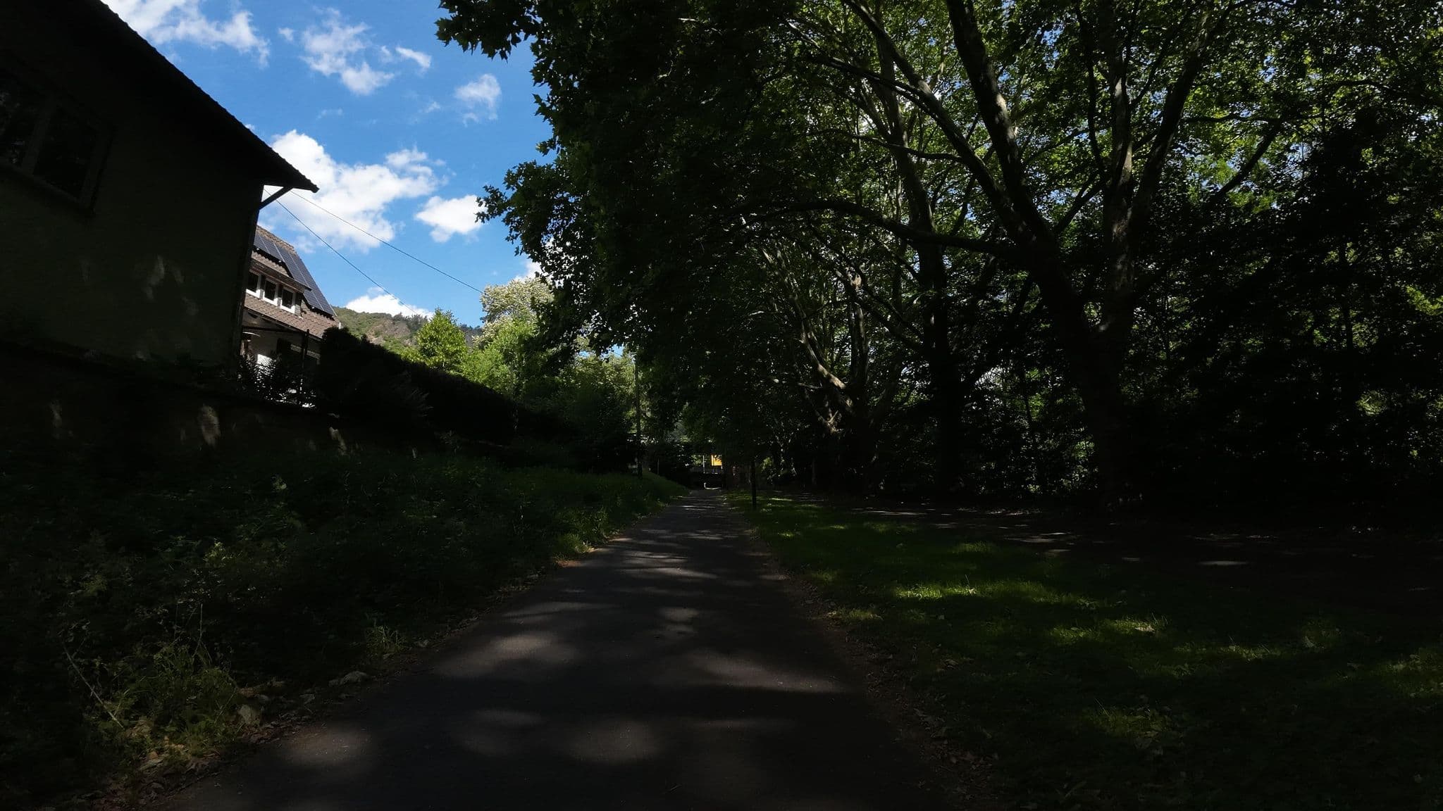Street view near Haus Sonnborn, Bad Münster am Stein-Ebernburg — © teddy73 (CC BY-SA · Mapillary)
